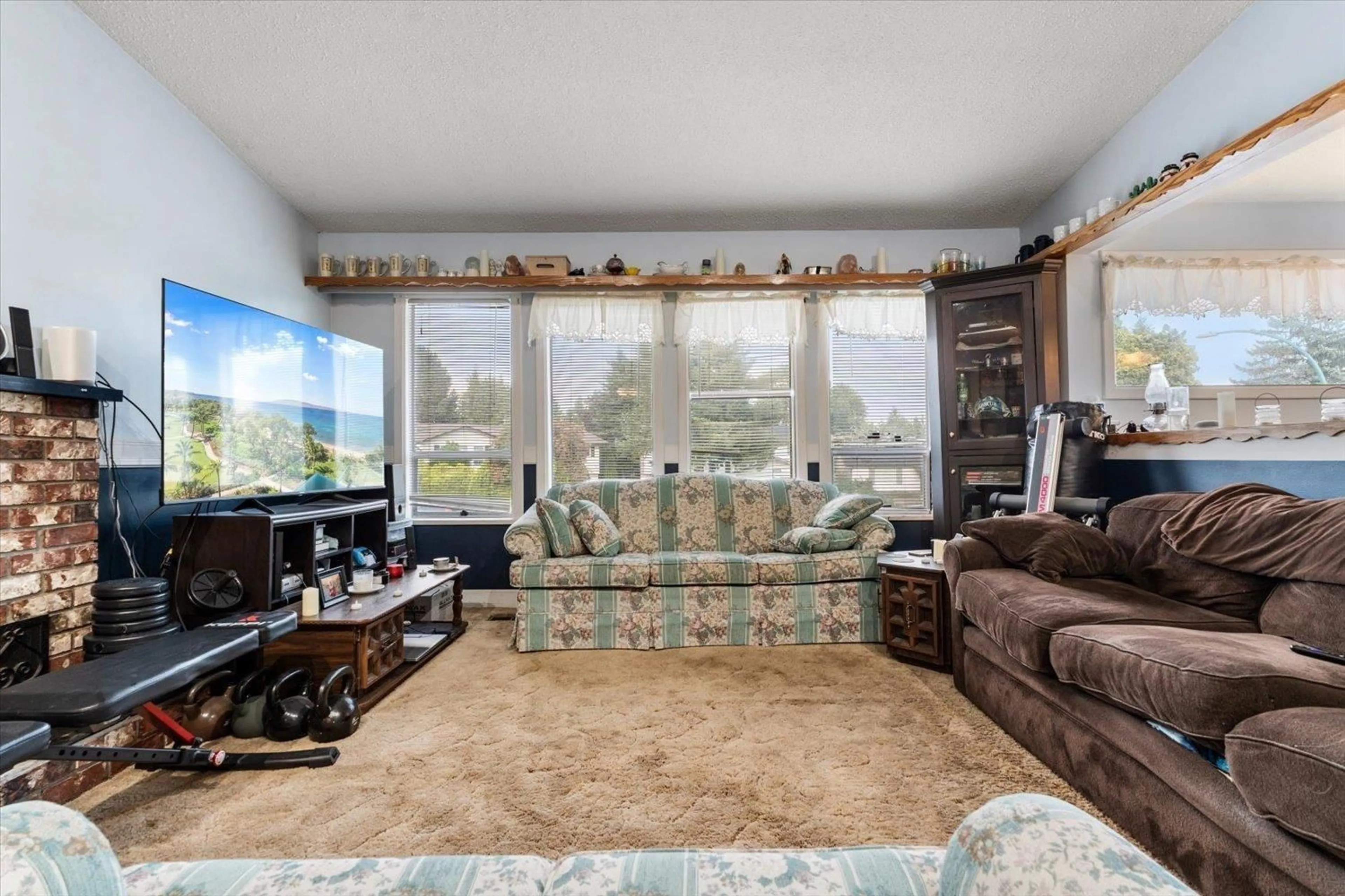 Living room with furniture, unknown for 3155 PRINCESS COURT, Abbotsford British Columbia V2T4K3