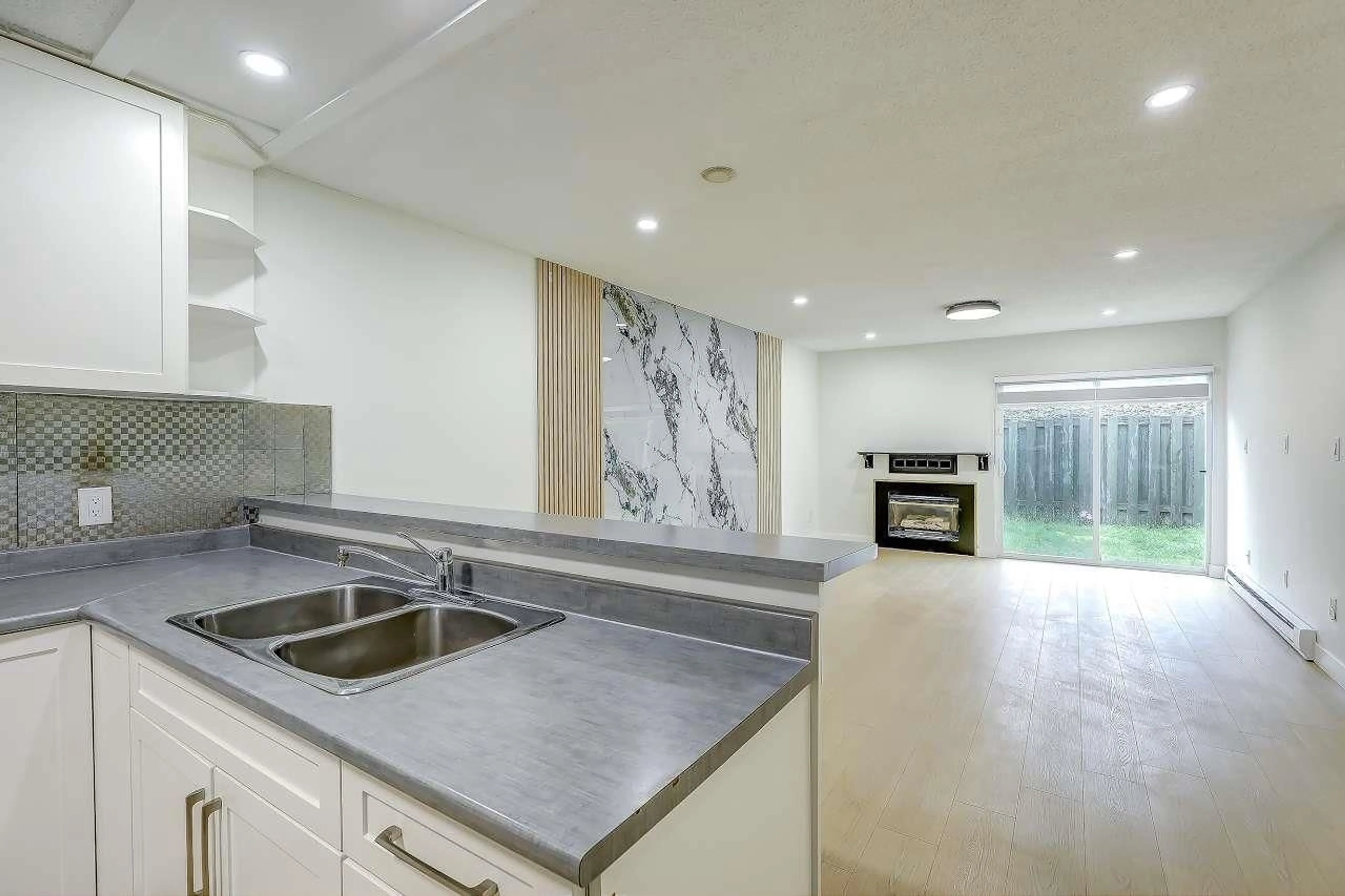Open concept kitchen, unknown for 35 - 3030 TRETHEWEY STREET, Abbotsford British Columbia V2T4N2