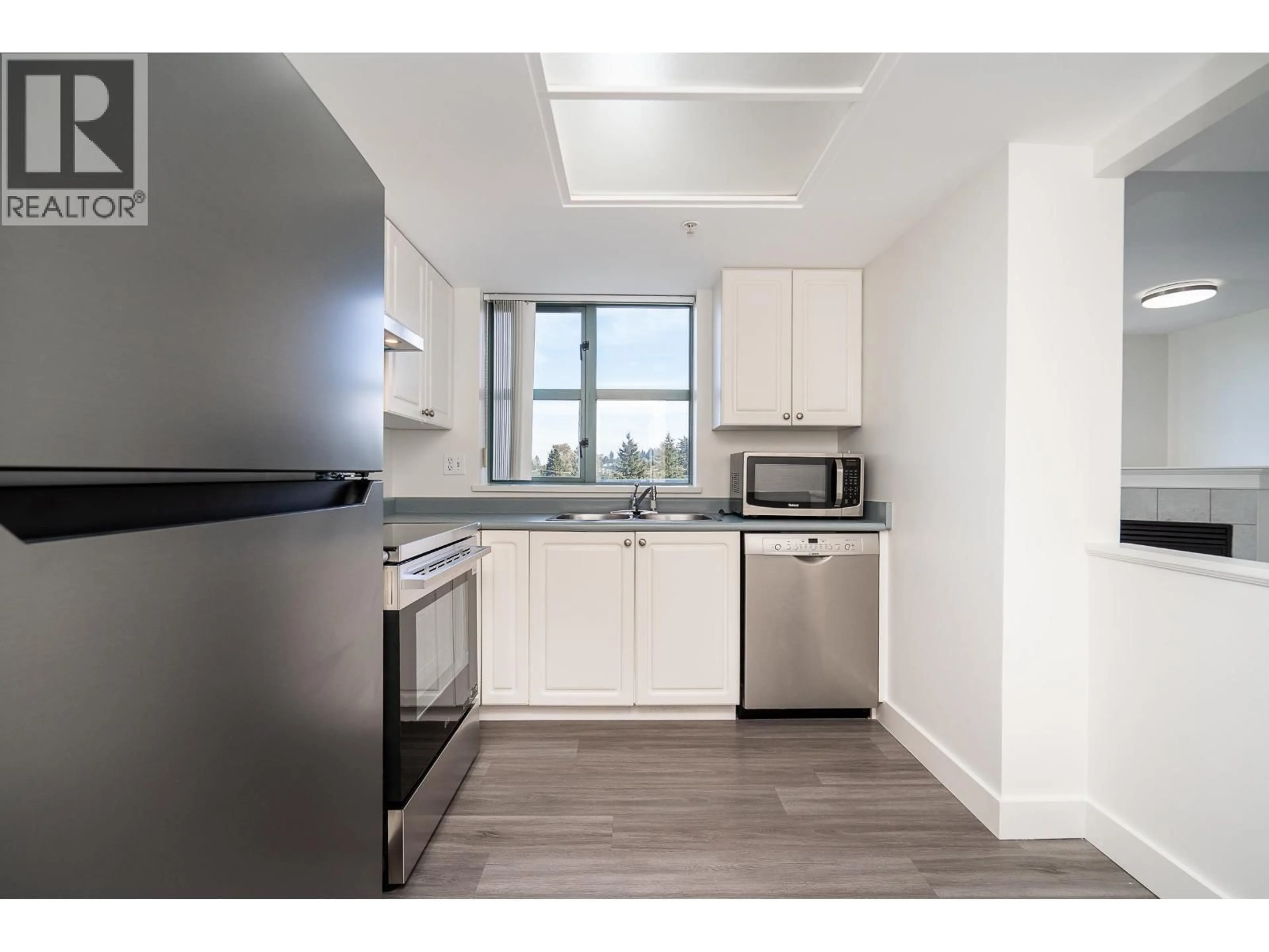Standard kitchen, unknown for 1602 - 200 NEWPORT DRIVE, Port Moody British Columbia V3H5B7