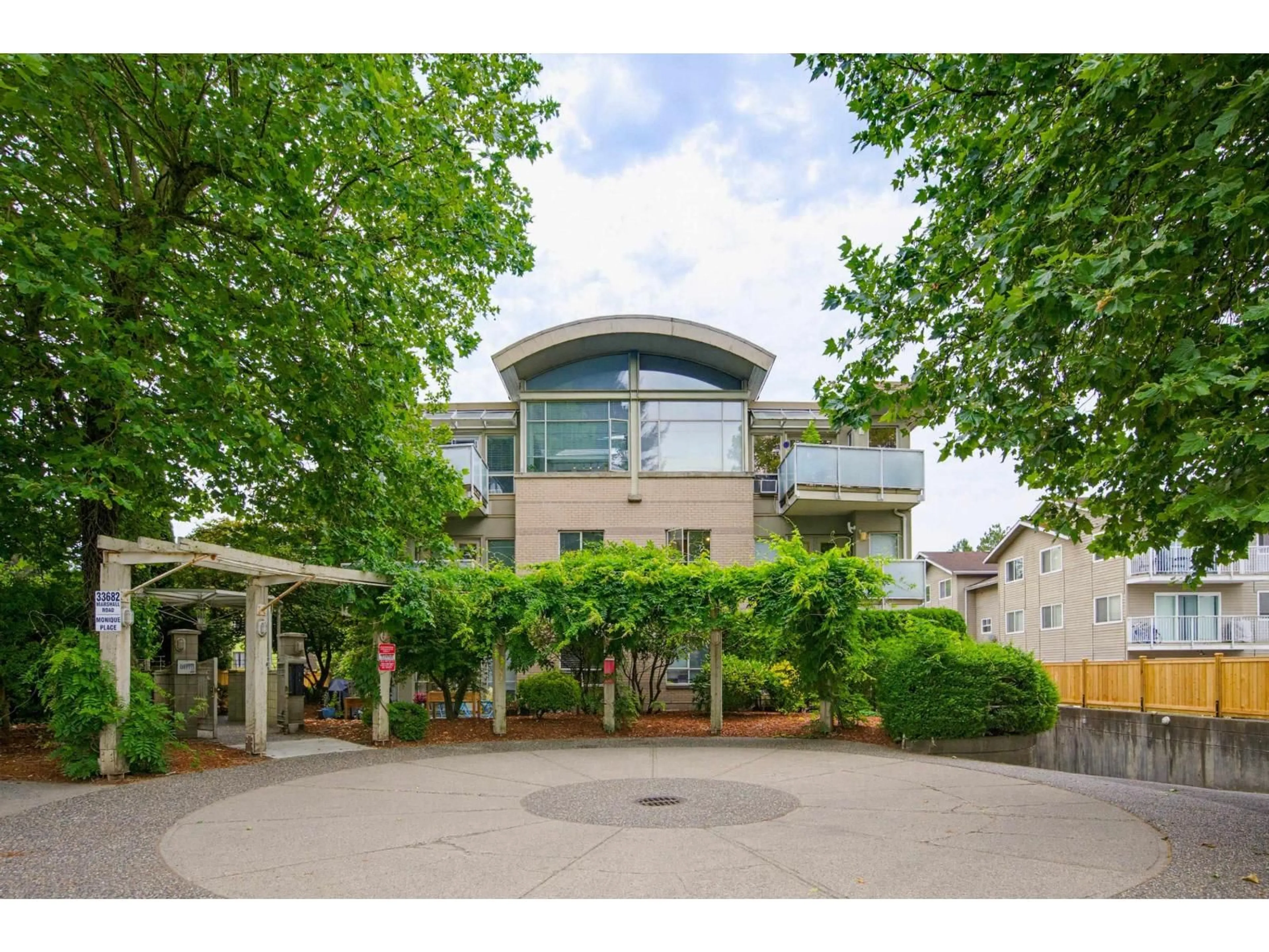 Indoor foyer for 8 - 33682 MARSHALL ROAD, Abbotsford British Columbia V2S1L1