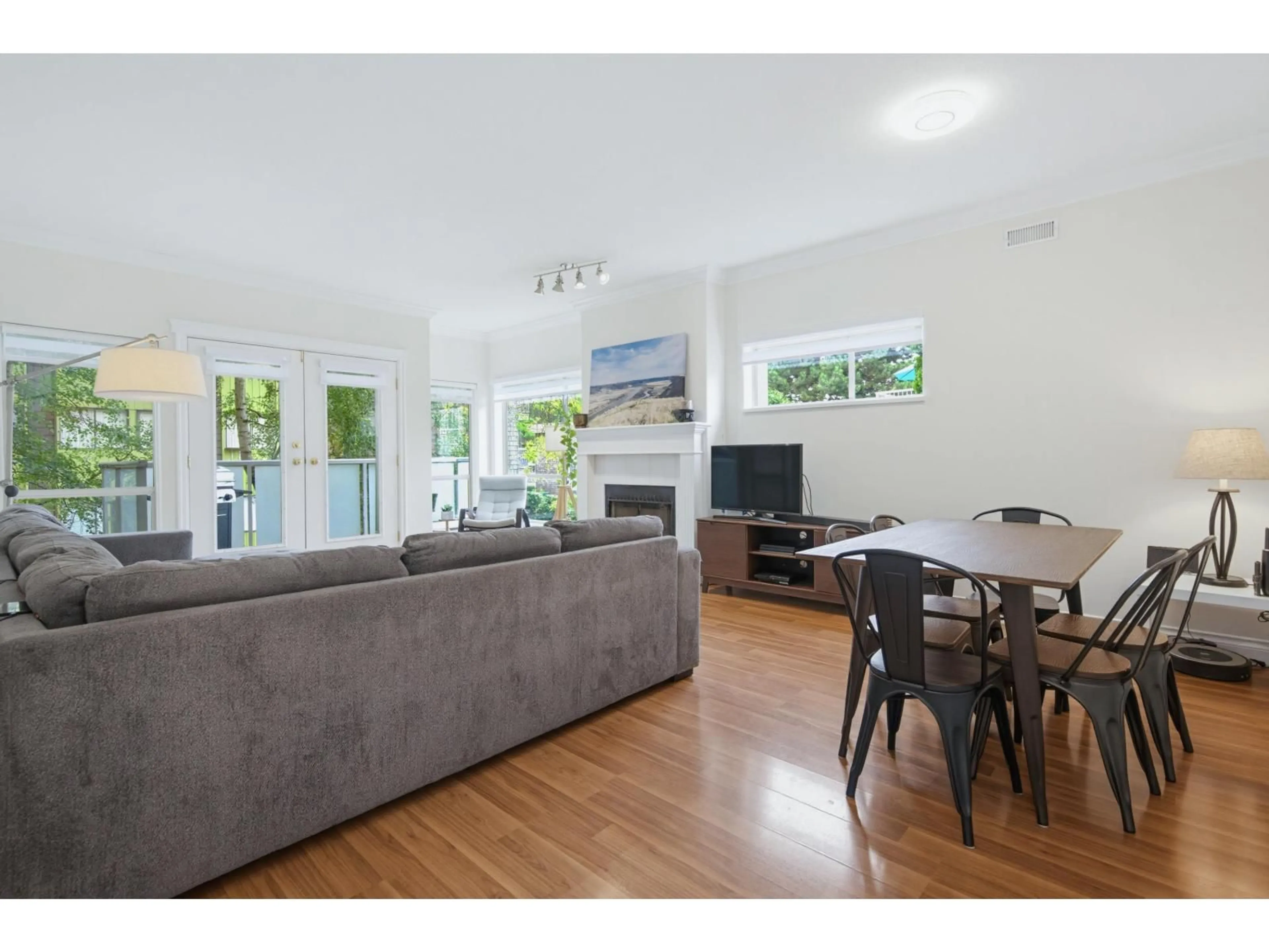 Living room with furniture, wood/laminate floor for 8 - 33682 MARSHALL ROAD, Abbotsford British Columbia V2S1L1
