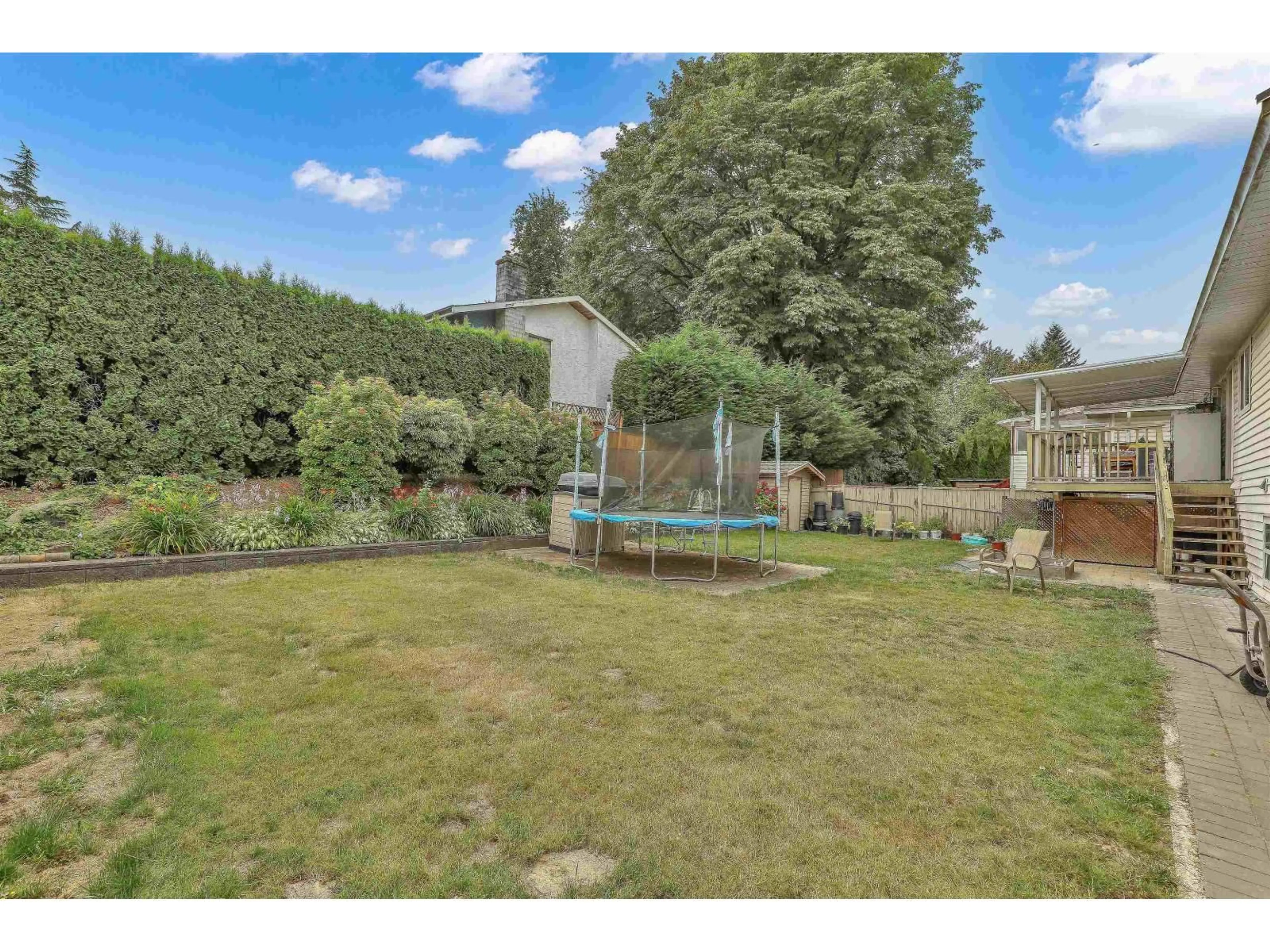 A pic from outside/outdoor area/front of a property/back of a property/a pic from drone, unknown for 33234 MEADOWLANDS AVENUE, Abbotsford British Columbia V2S6V1
