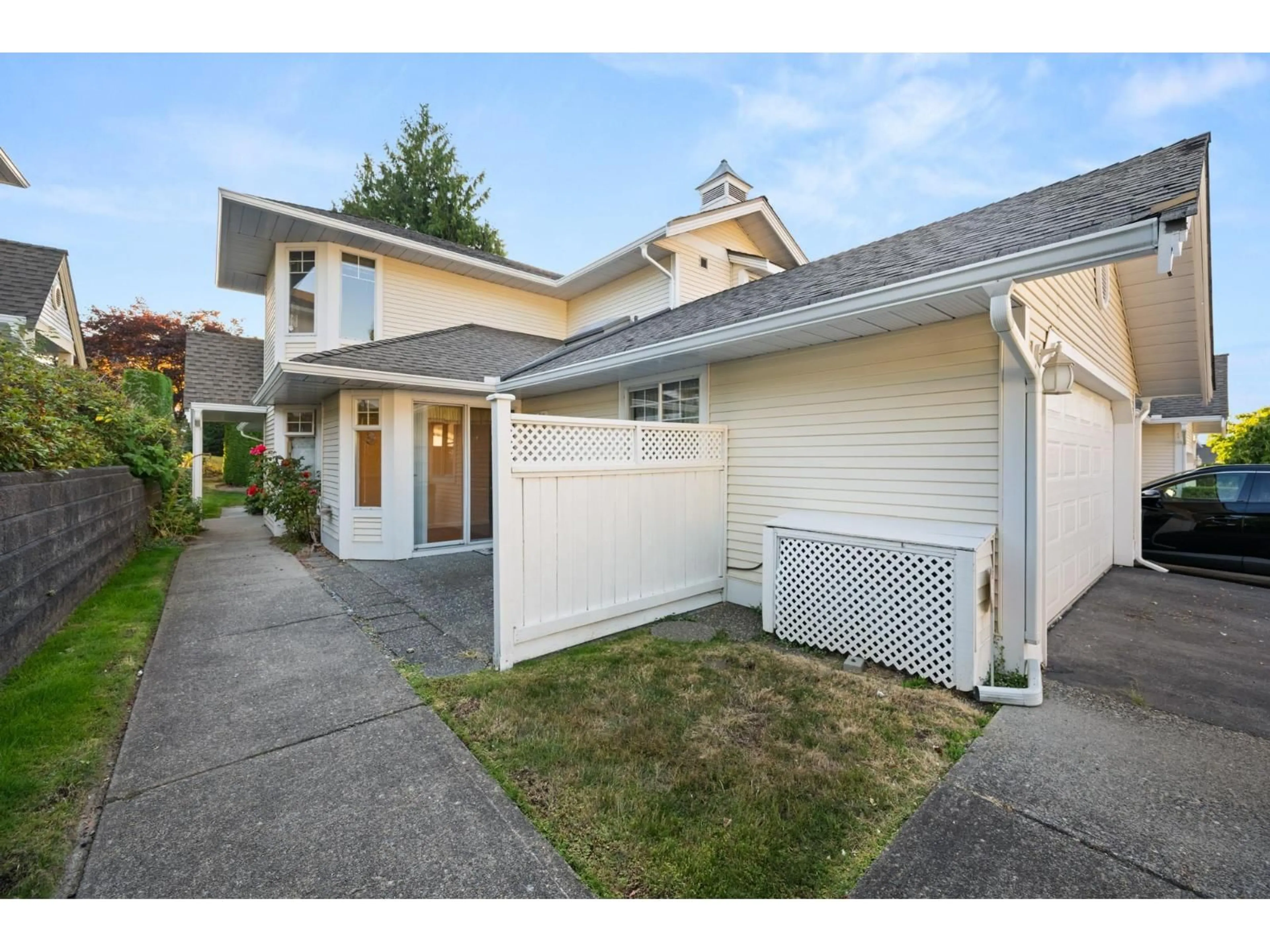Home with vinyl exterior material, street for 81 - 8737 212 STREET, Langley British Columbia V1M2C8