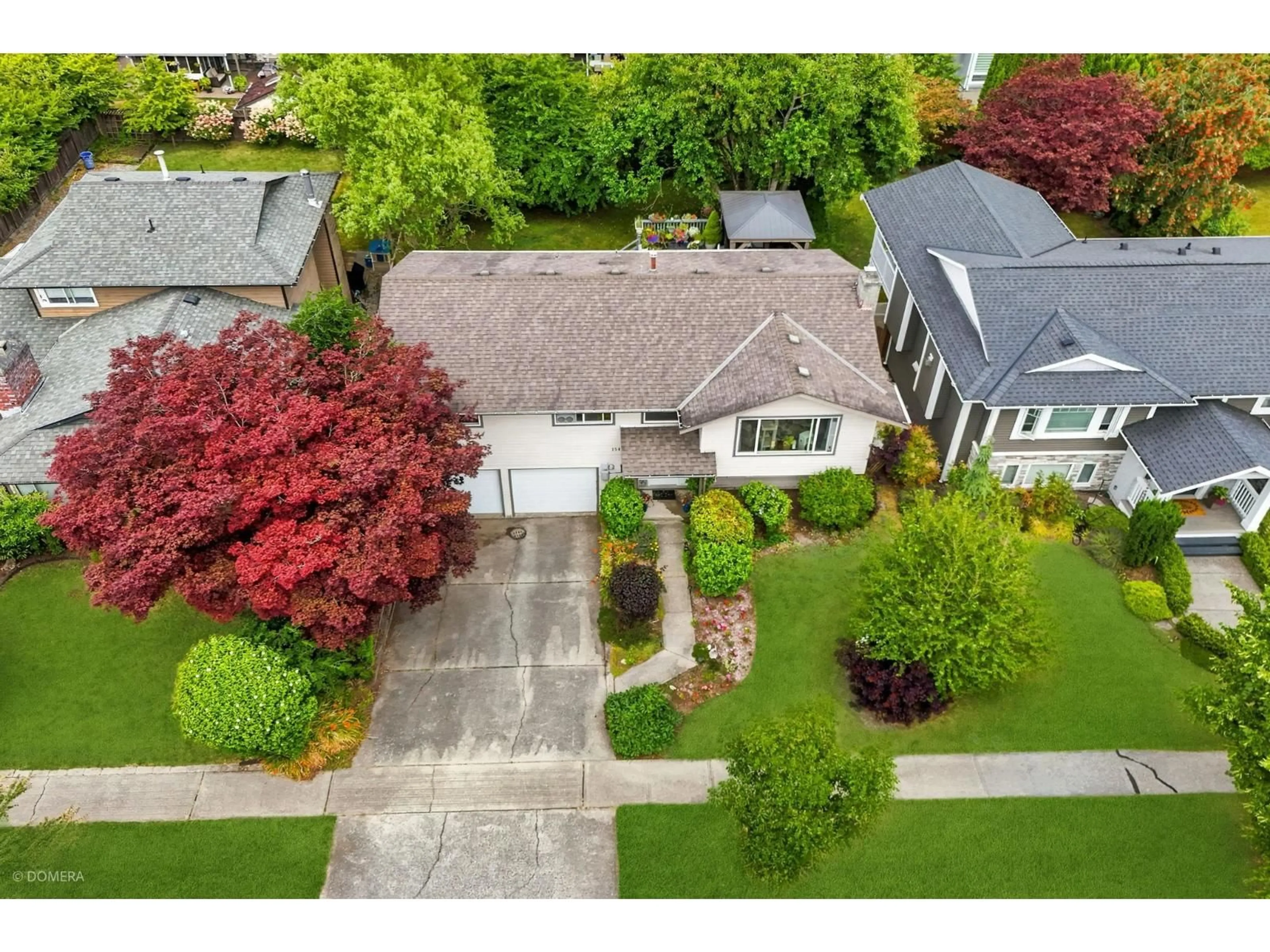 A pic from outside/outdoor area/front of a property/back of a property/a pic from drone, street for 15467 POPLAR DRIVE, Surrey British Columbia V4A5J7