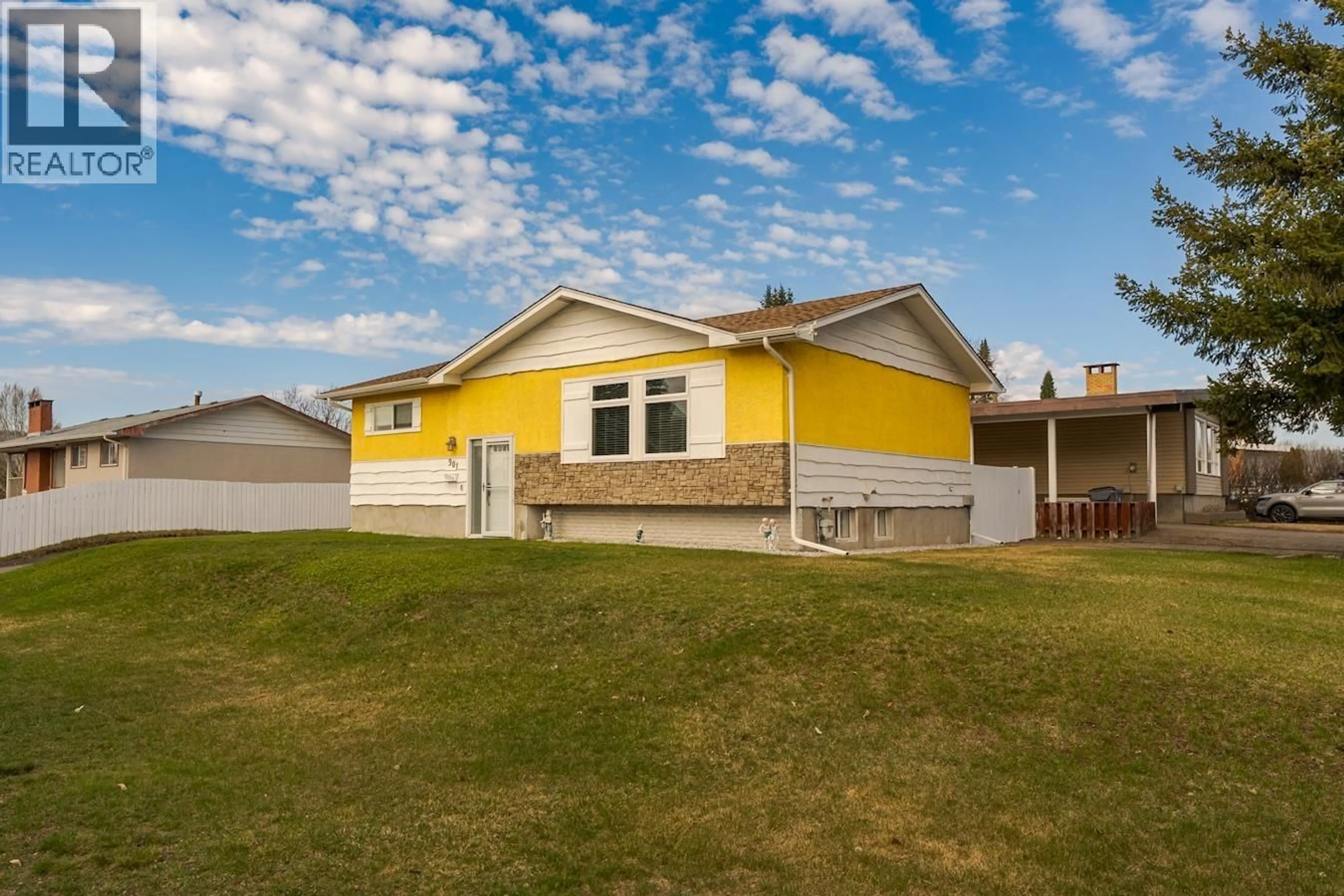 Home with vinyl exterior material, street for 901 VEDDER CRESCENT, Prince George British Columbia V2M3T1