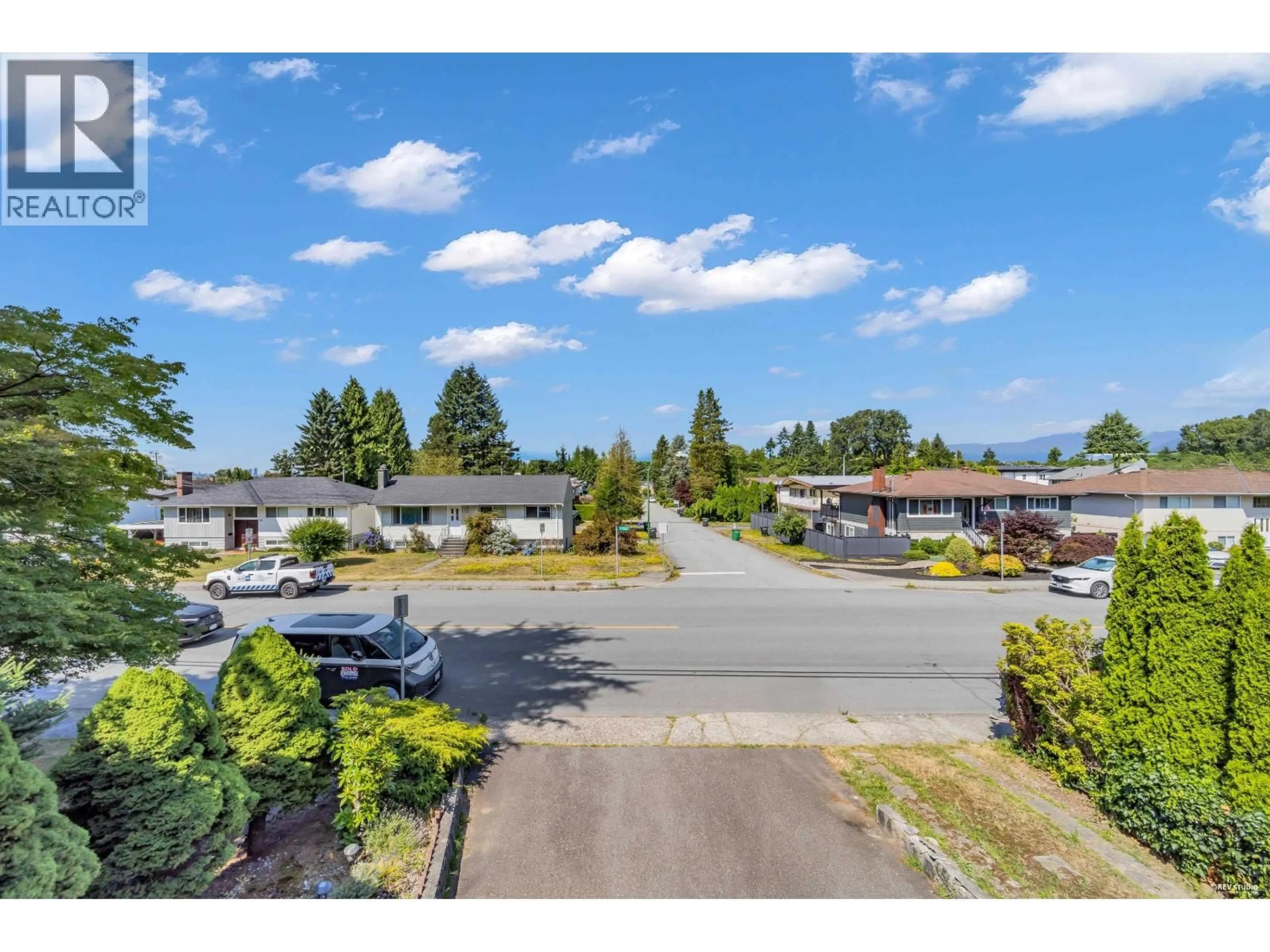 A pic from outside/outdoor area/front of a property/back of a property/a pic from drone, street for 970 DUTHIE AVENUE, Burnaby British Columbia V5A2P8