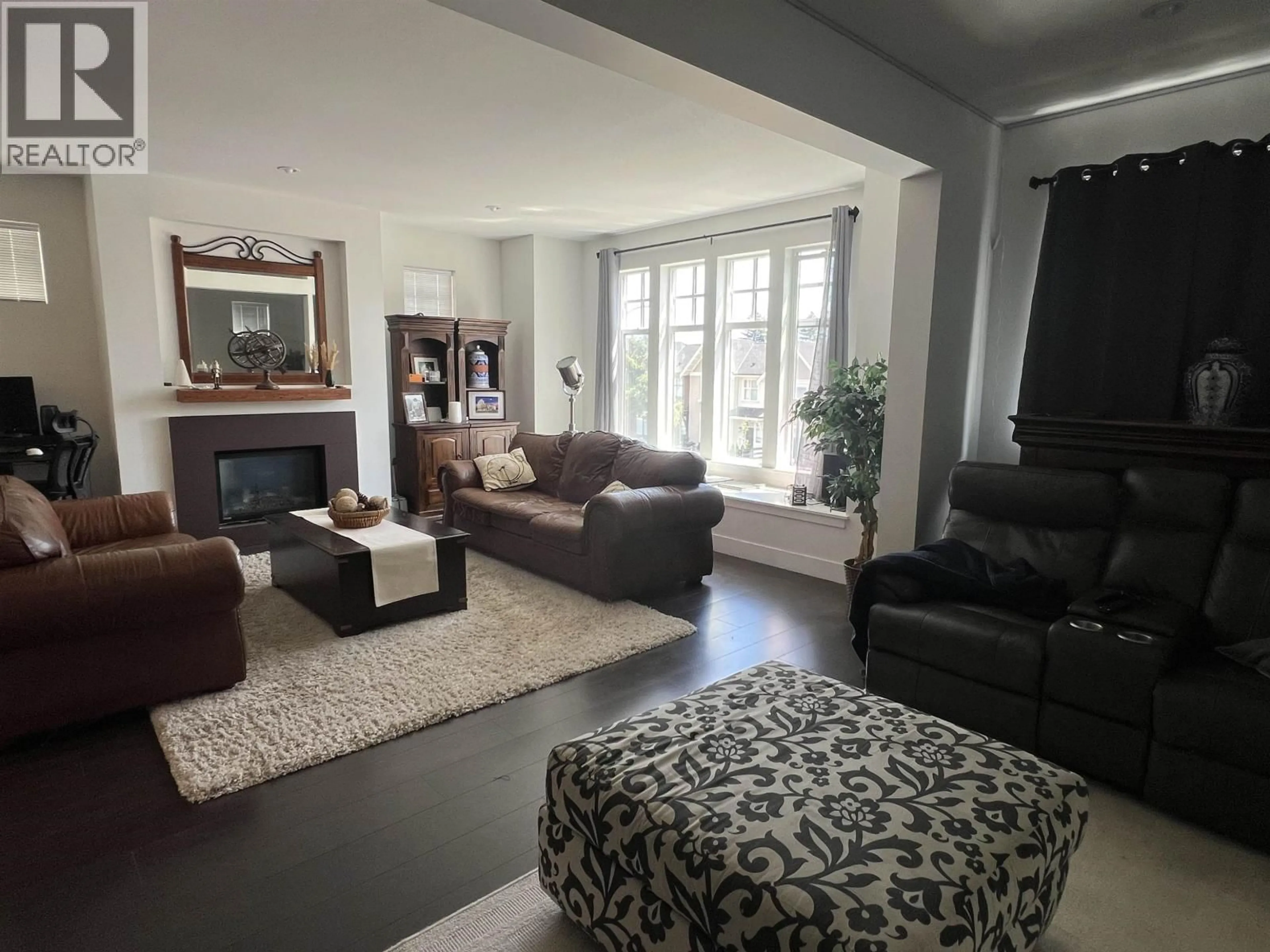 Living room with furniture, unknown for 3497 DAVID AVENUE, Coquitlam British Columbia V3E0H7