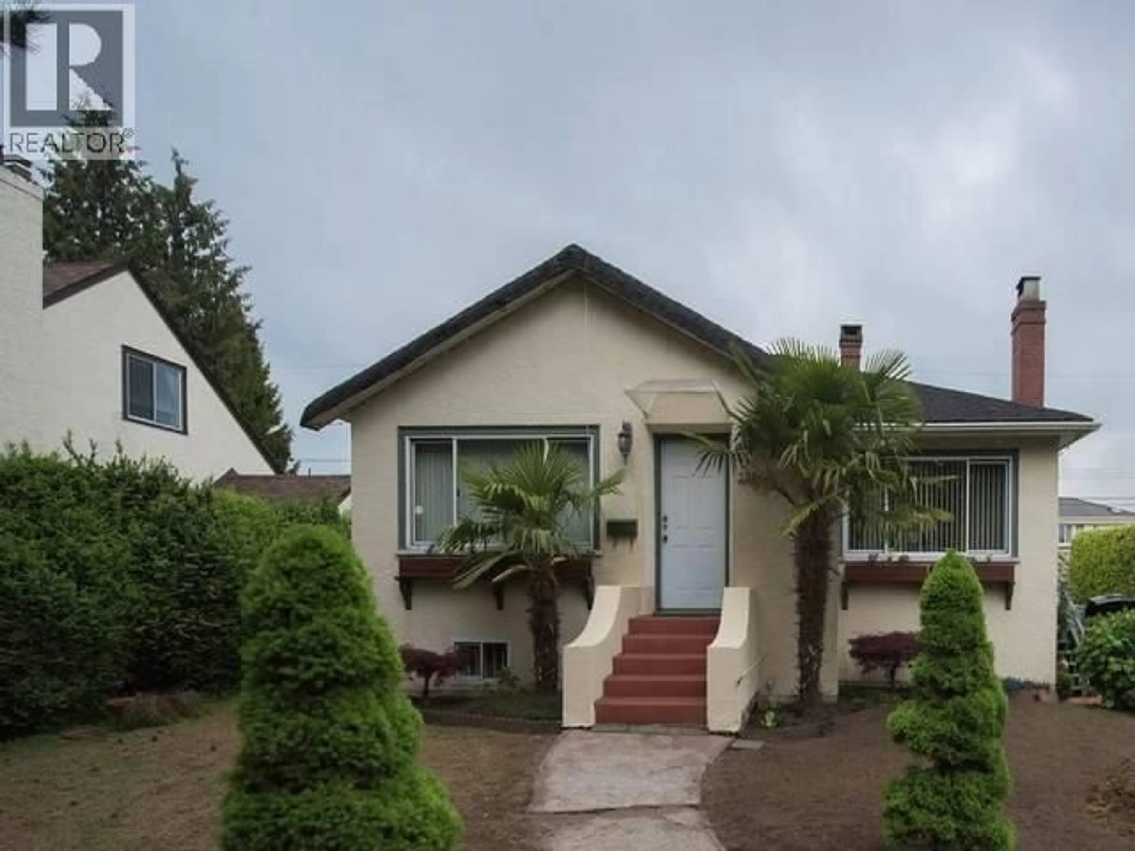 Home with vinyl exterior material, street for 395 49TH AVENUE, Vancouver British Columbia V5Y2Z9