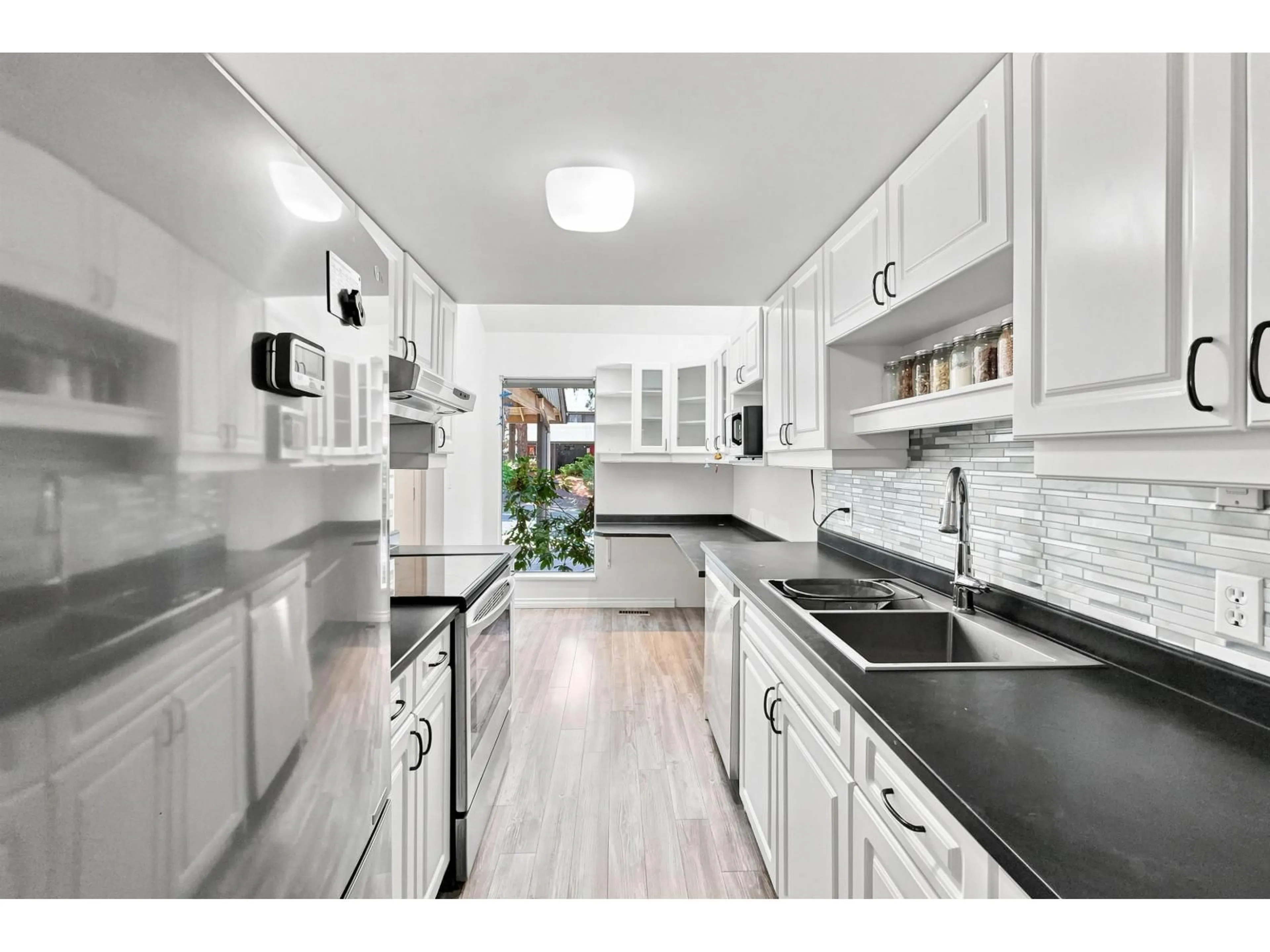 Unknown for 15945 ALDER PLACE, Surrey British Columbia V4A5J1