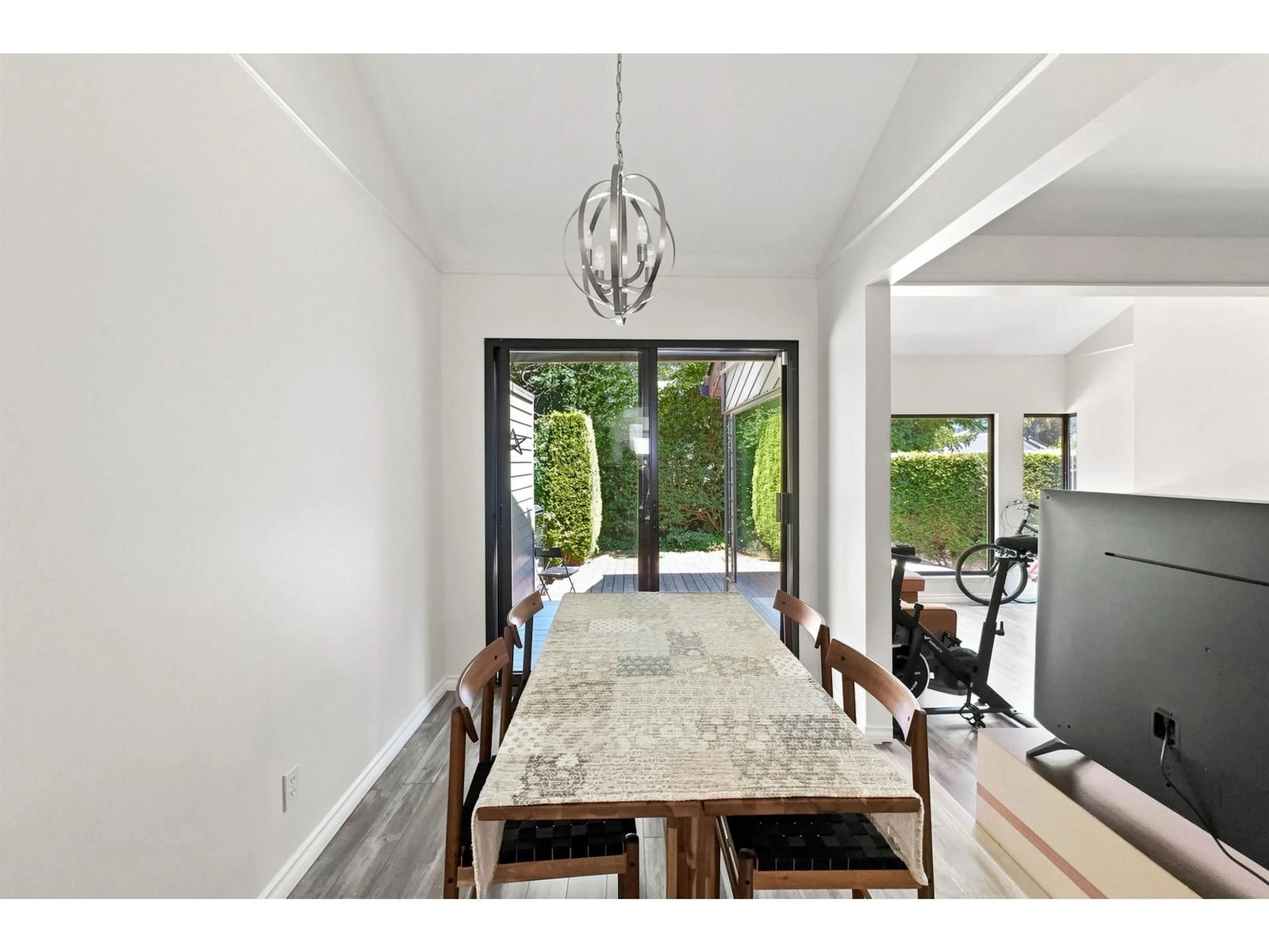 Dining room, ceramic/tile floor for 15945 ALDER PLACE, Surrey British Columbia V4A5J1