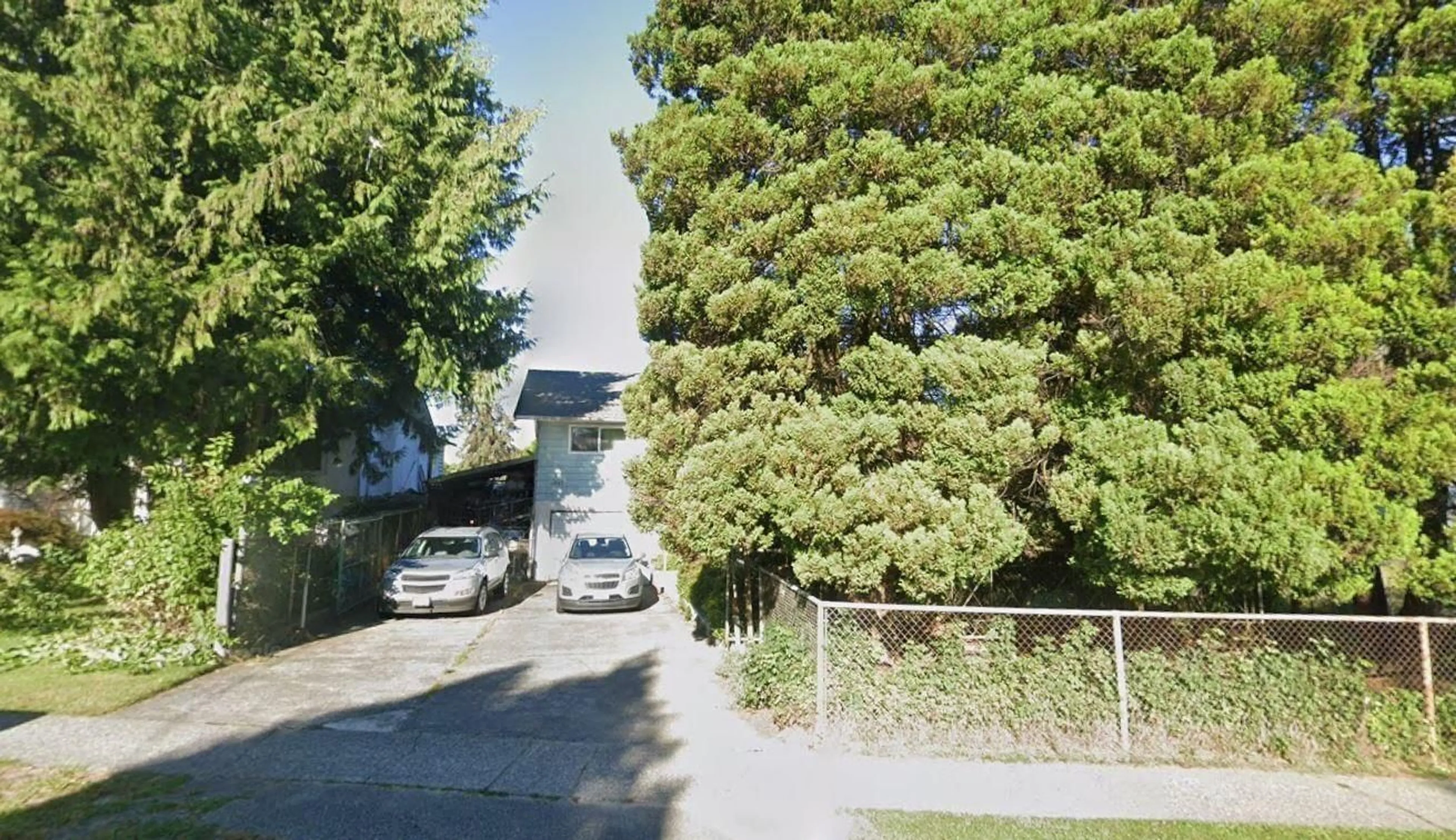 A pic from outside/outdoor area/front of a property/back of a property/a pic from drone, street for 9045 116 STREET, Delta British Columbia V4C5W8