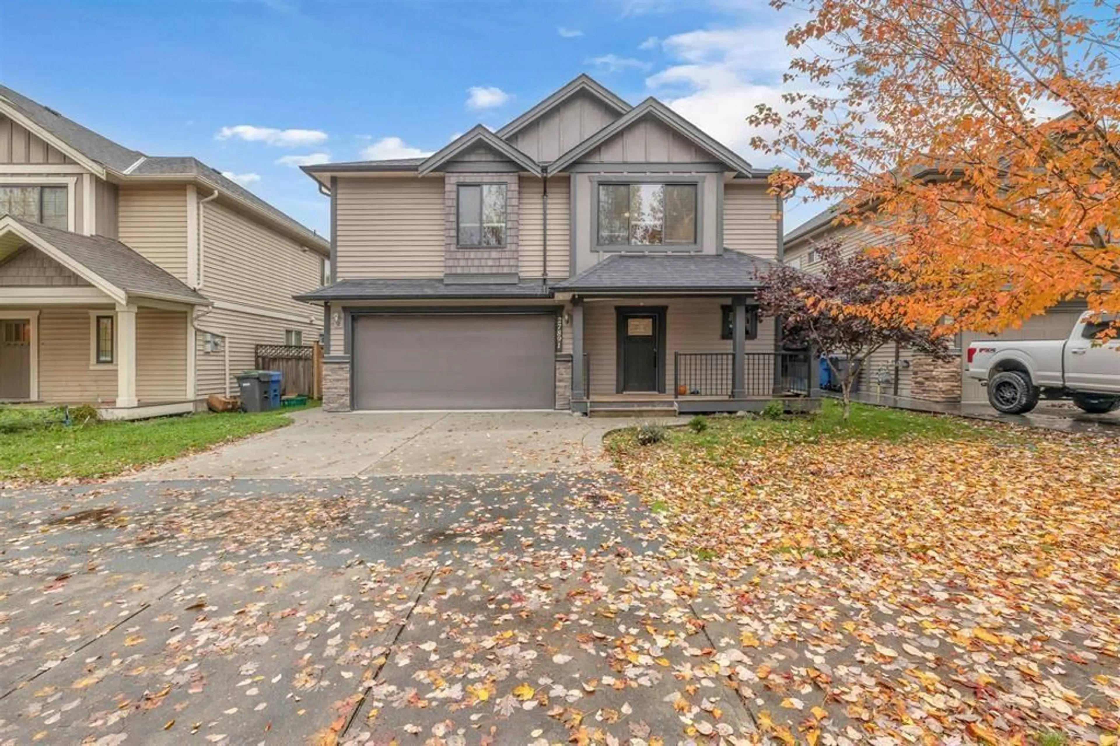 Home with vinyl exterior material, street for 27891 STAGECOACH AVENUE, Abbotsford British Columbia V4X0A8