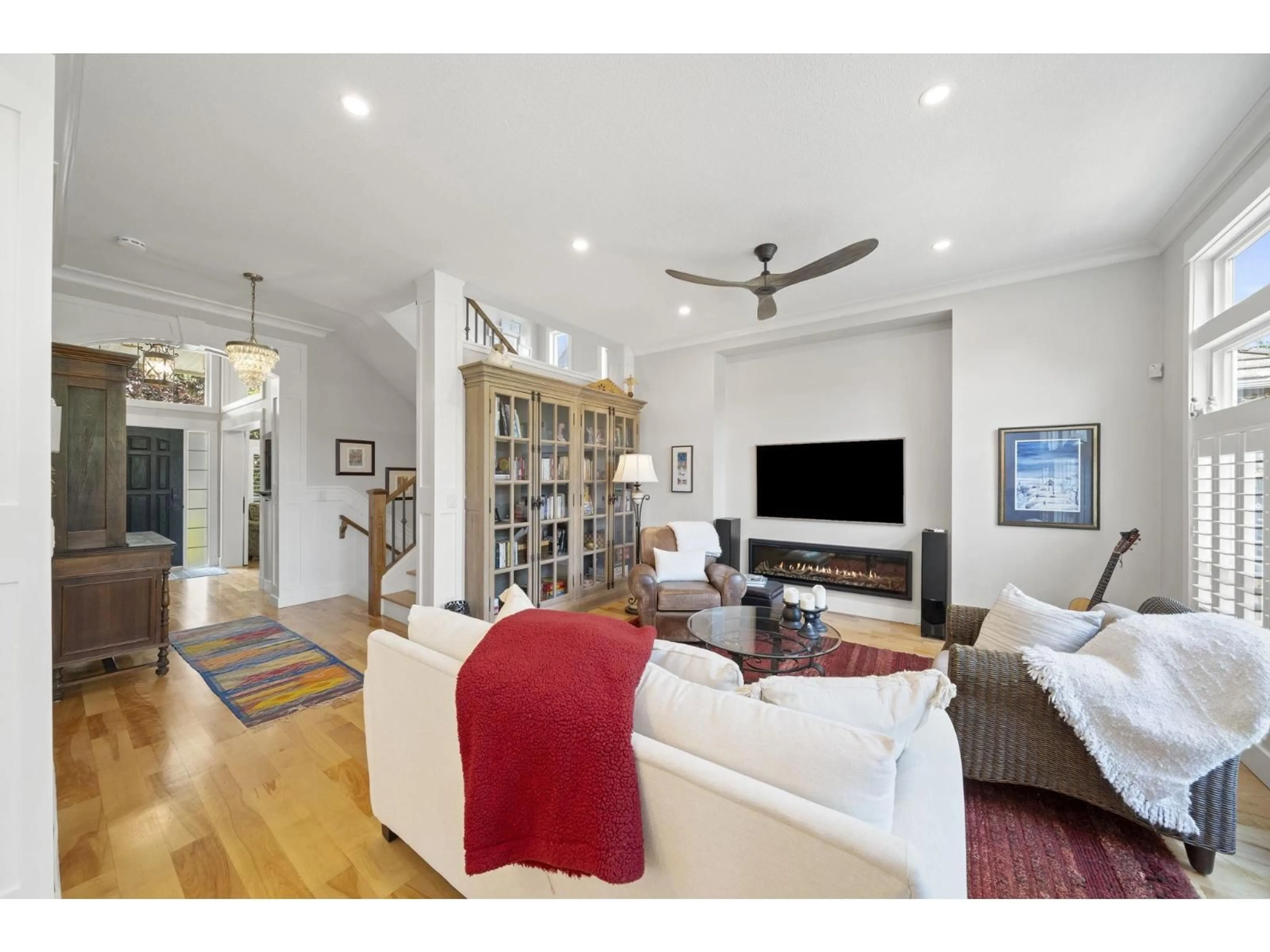 Living room with furniture, unknown for 3528 ROSEMARY HEIGHTS CRESCENT, Surrey British Columbia V3S0M4