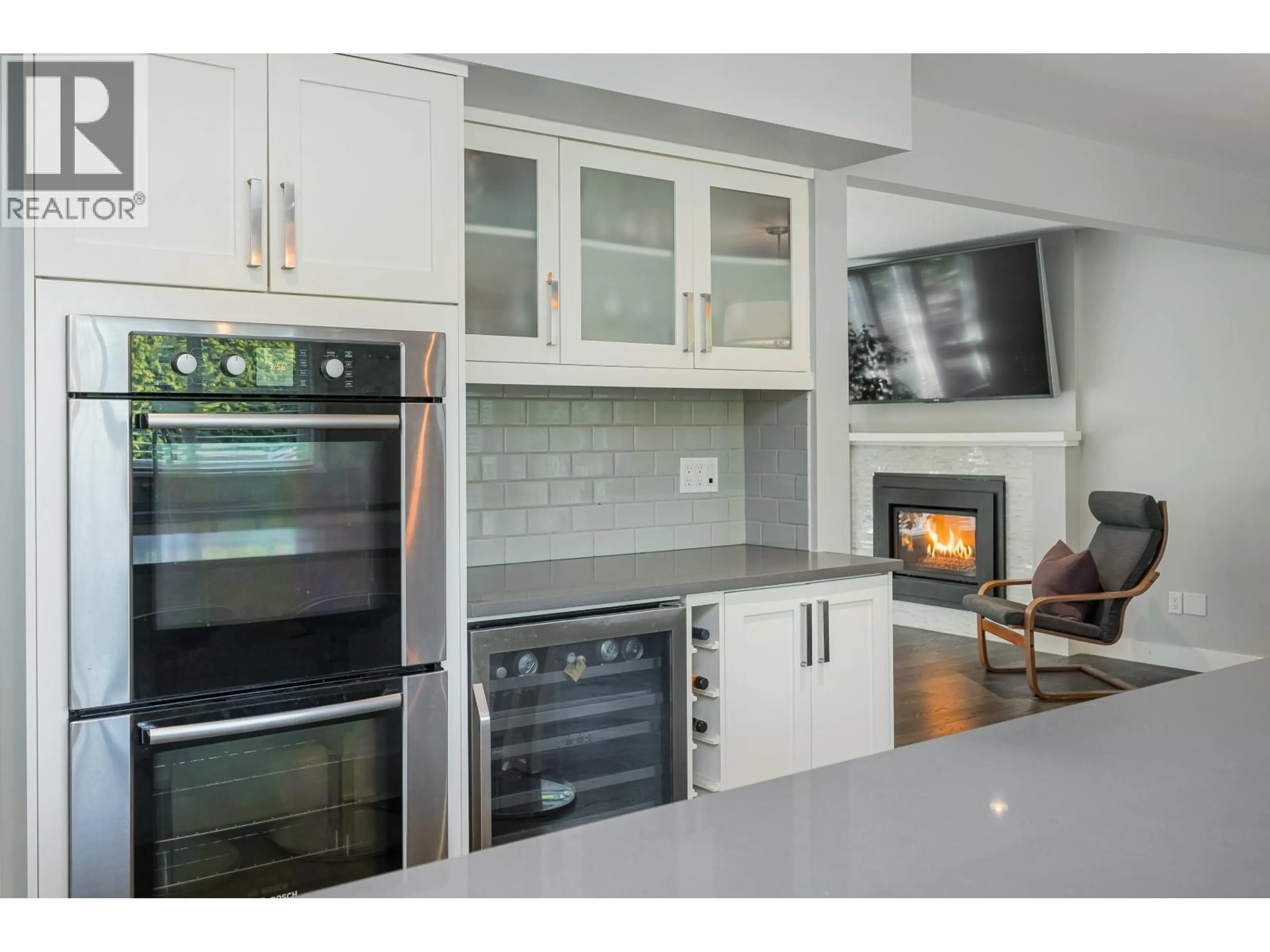 Open concept kitchen, ceramic/tile floor for 5079 WALKER AVENUE, Delta British Columbia V4M1A8