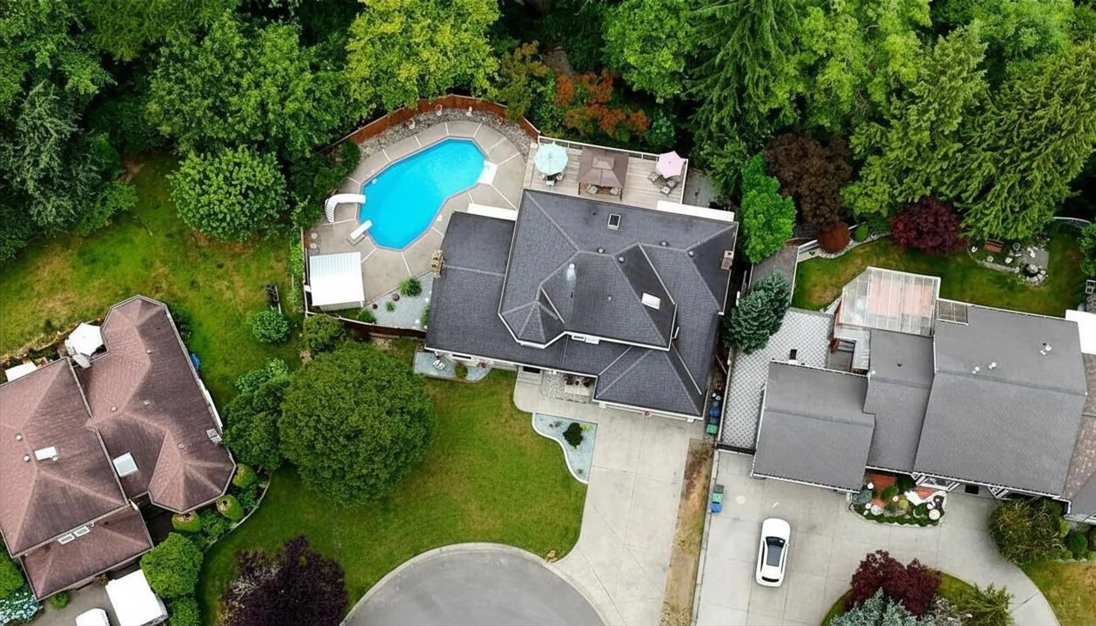 A pic from outside/outdoor area/front of a property/back of a property/a pic from drone, unknown for 8085 148A STREET, Surrey British Columbia V3S7H4