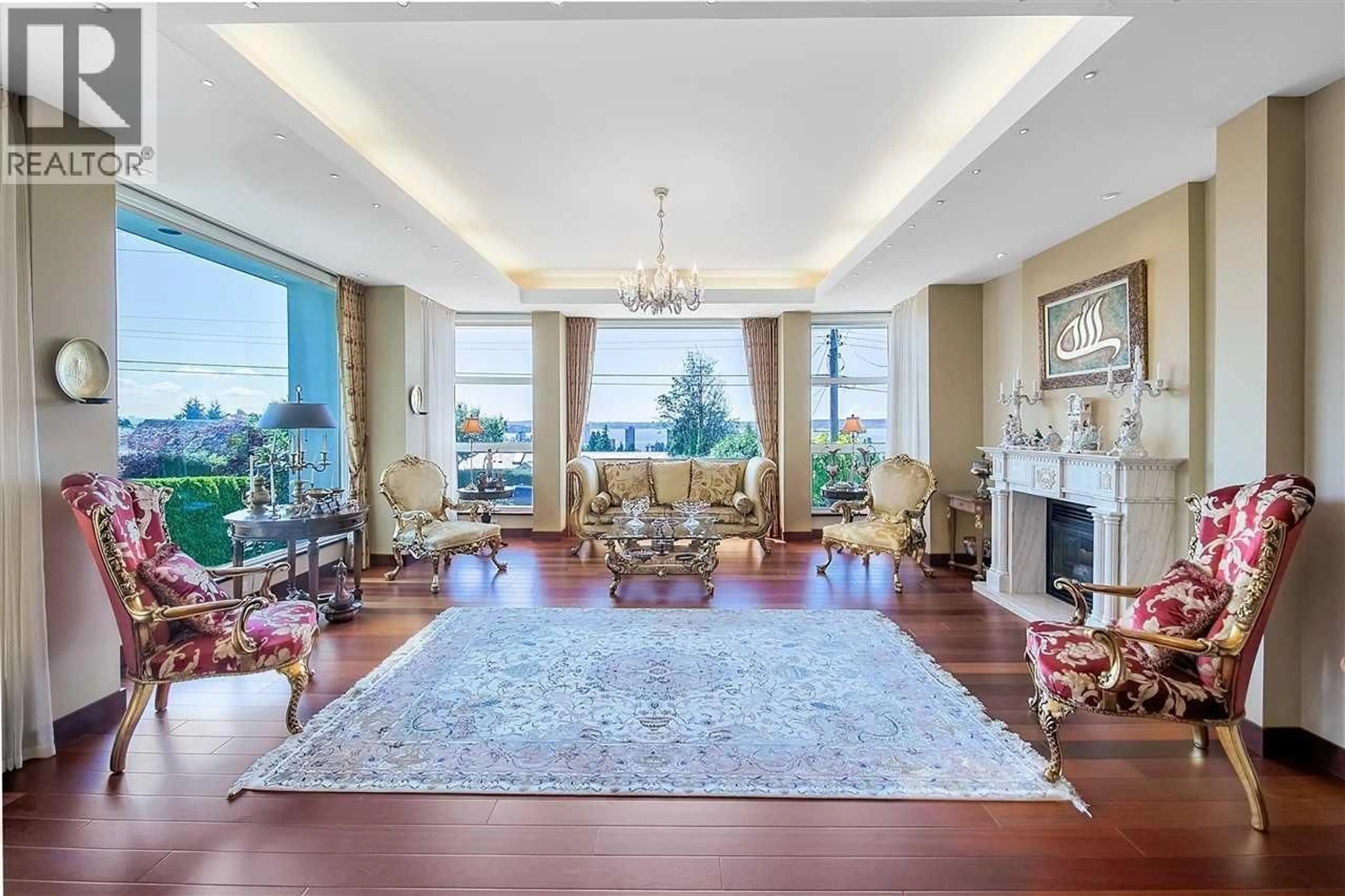 Living room with furniture, unknown for 2273 MATHERS AVENUE, West Vancouver British Columbia V7V2H4