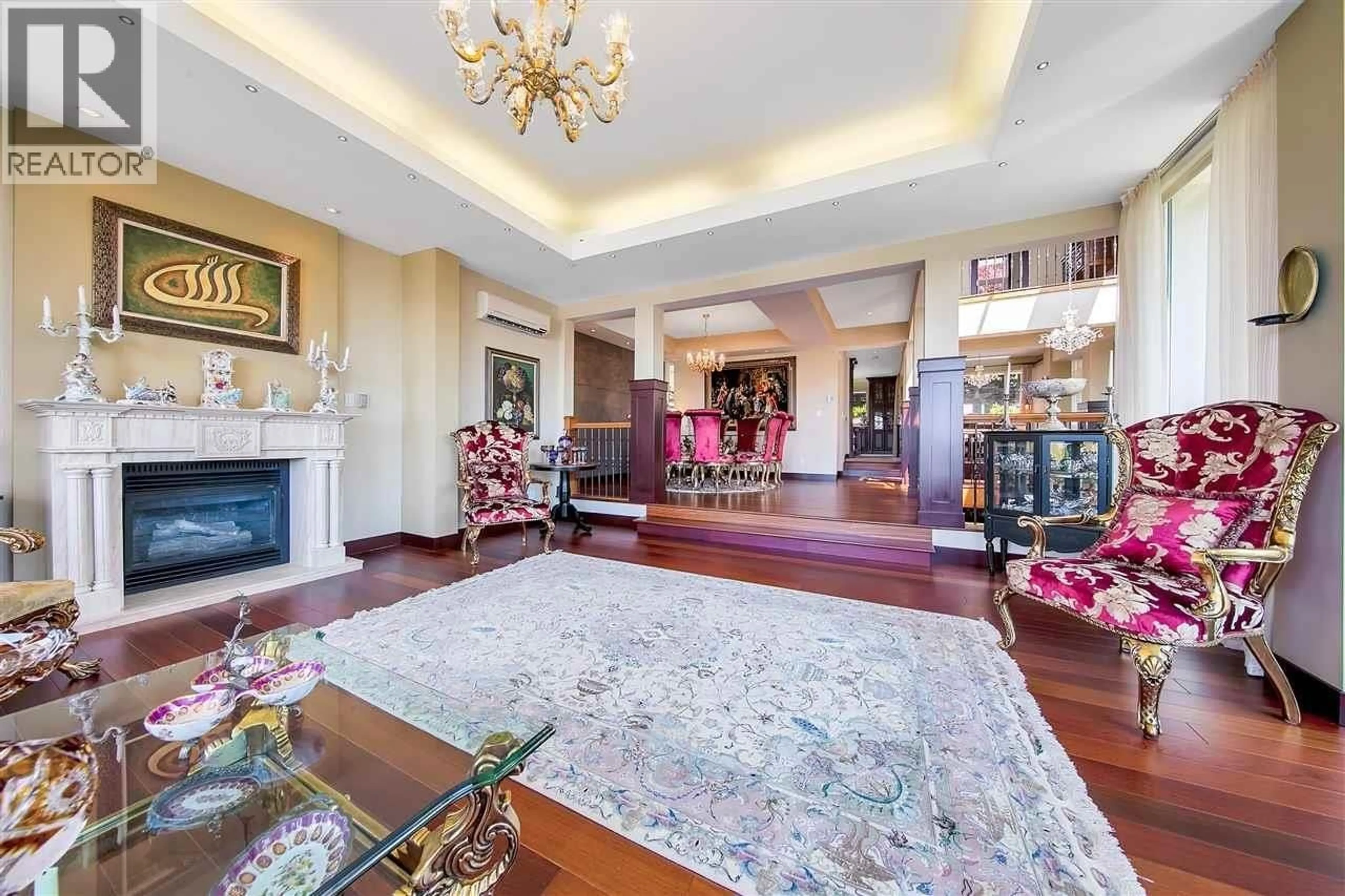 Indoor foyer for 2273 MATHERS AVENUE, West Vancouver British Columbia V7V2H4