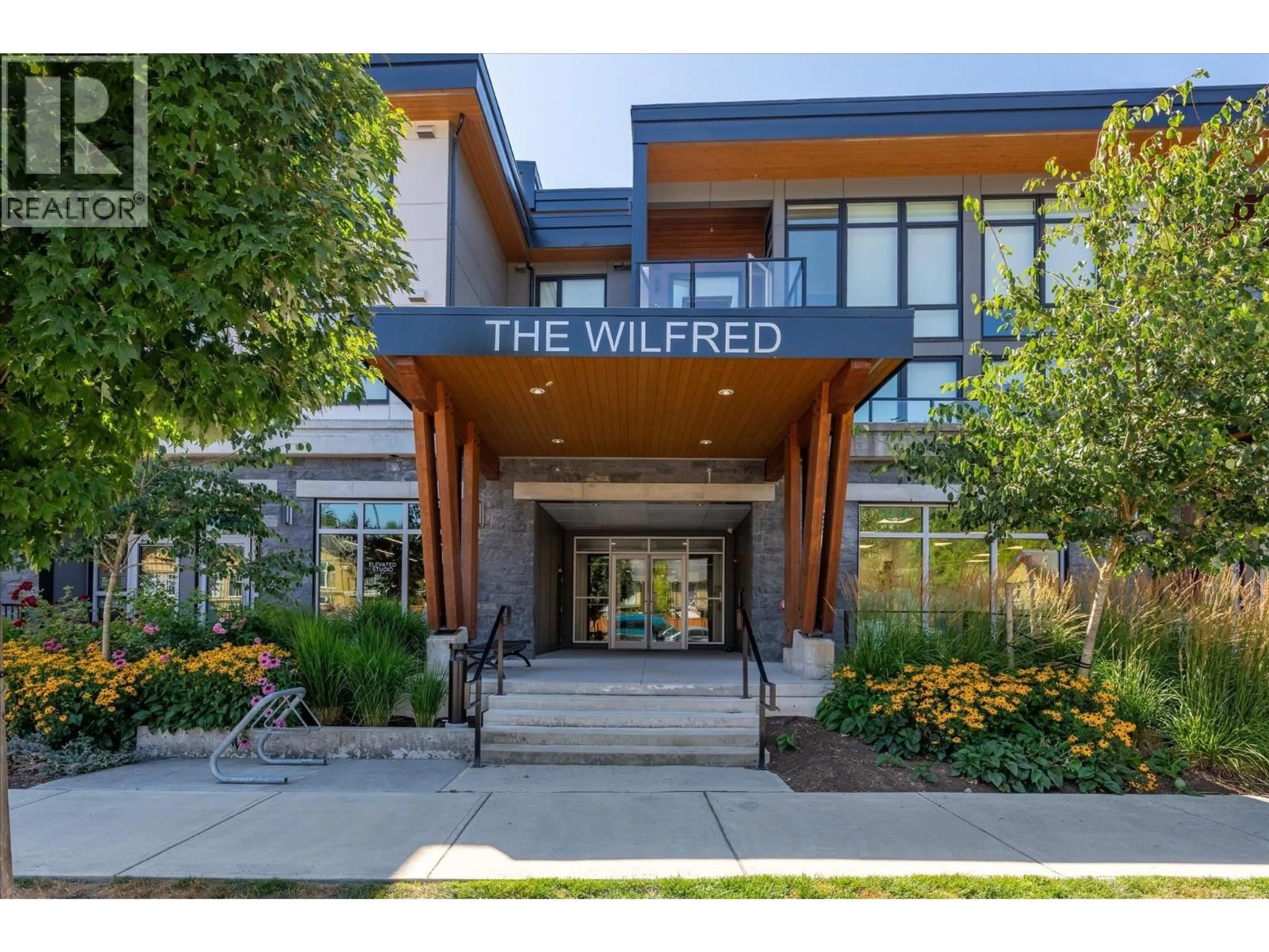 Indoor foyer for 213 - 1870 DOWAD DRIVE, Squamish British Columbia V8B1C4