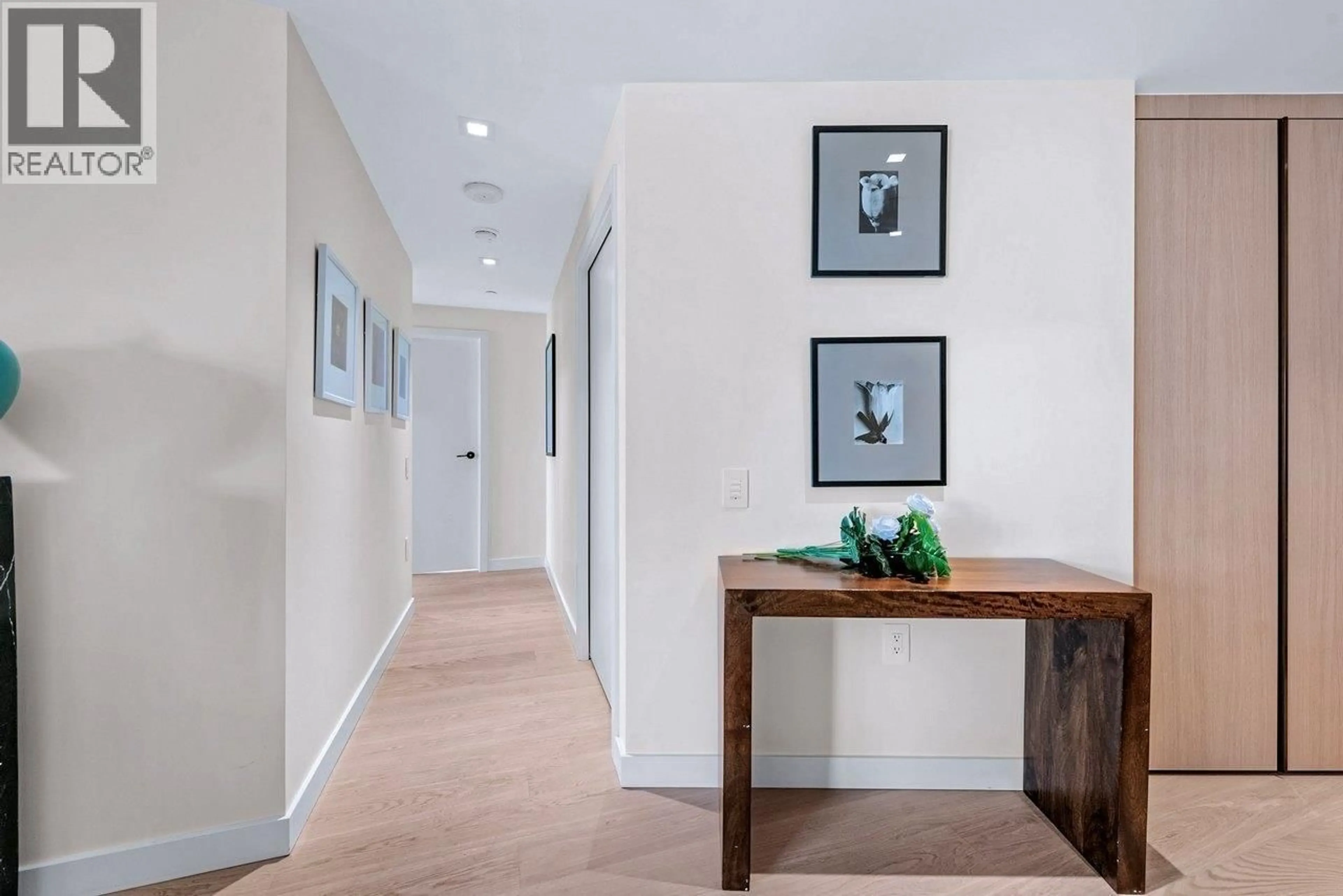 Indoor entryway for 1503 - 620 CARDERO STREET, Vancouver British Columbia V6G0C7
