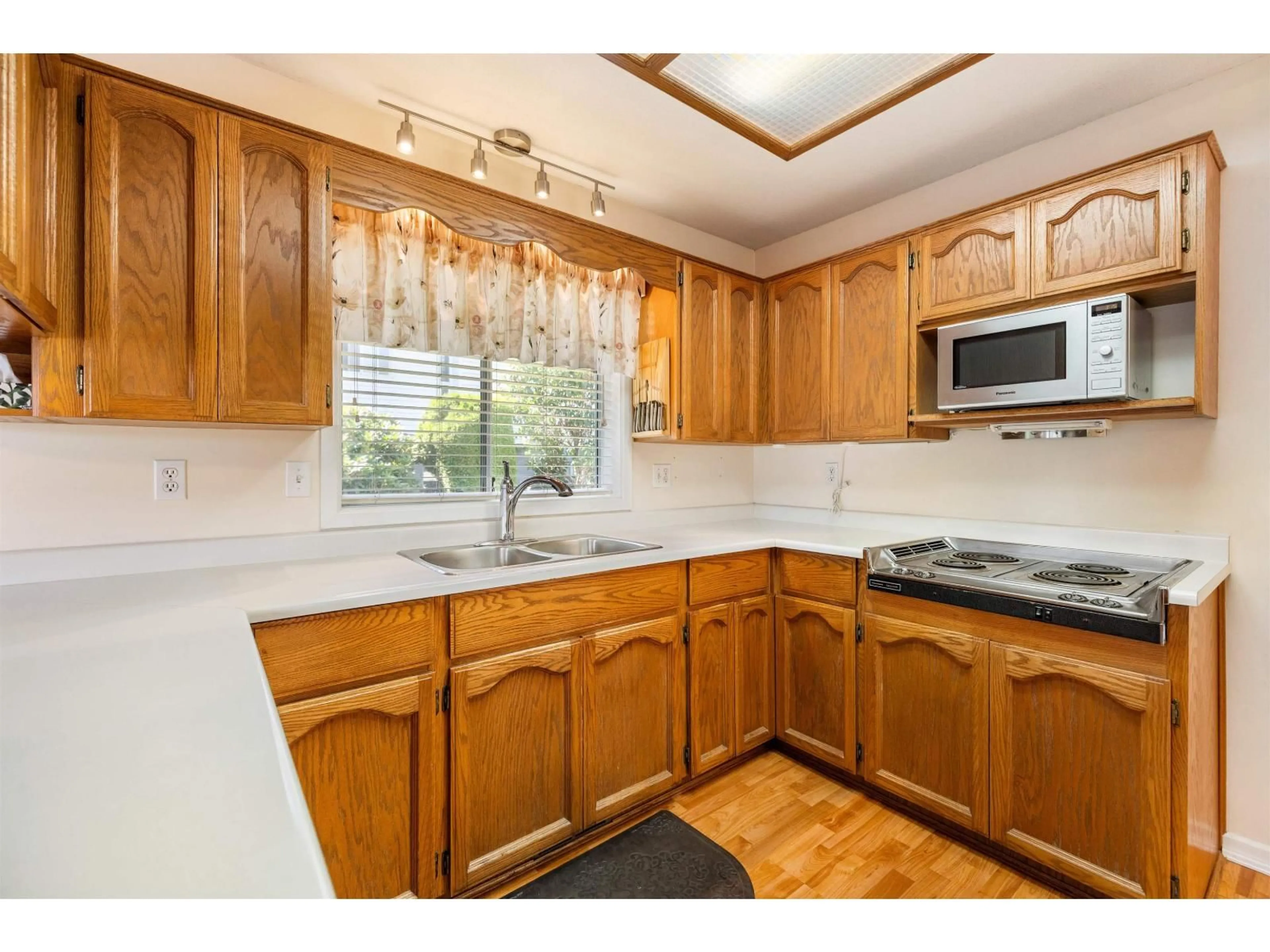 Standard kitchen, unknown for 23 - 32615 MURRAY AVENUE, Abbotsford British Columbia V2T4T8