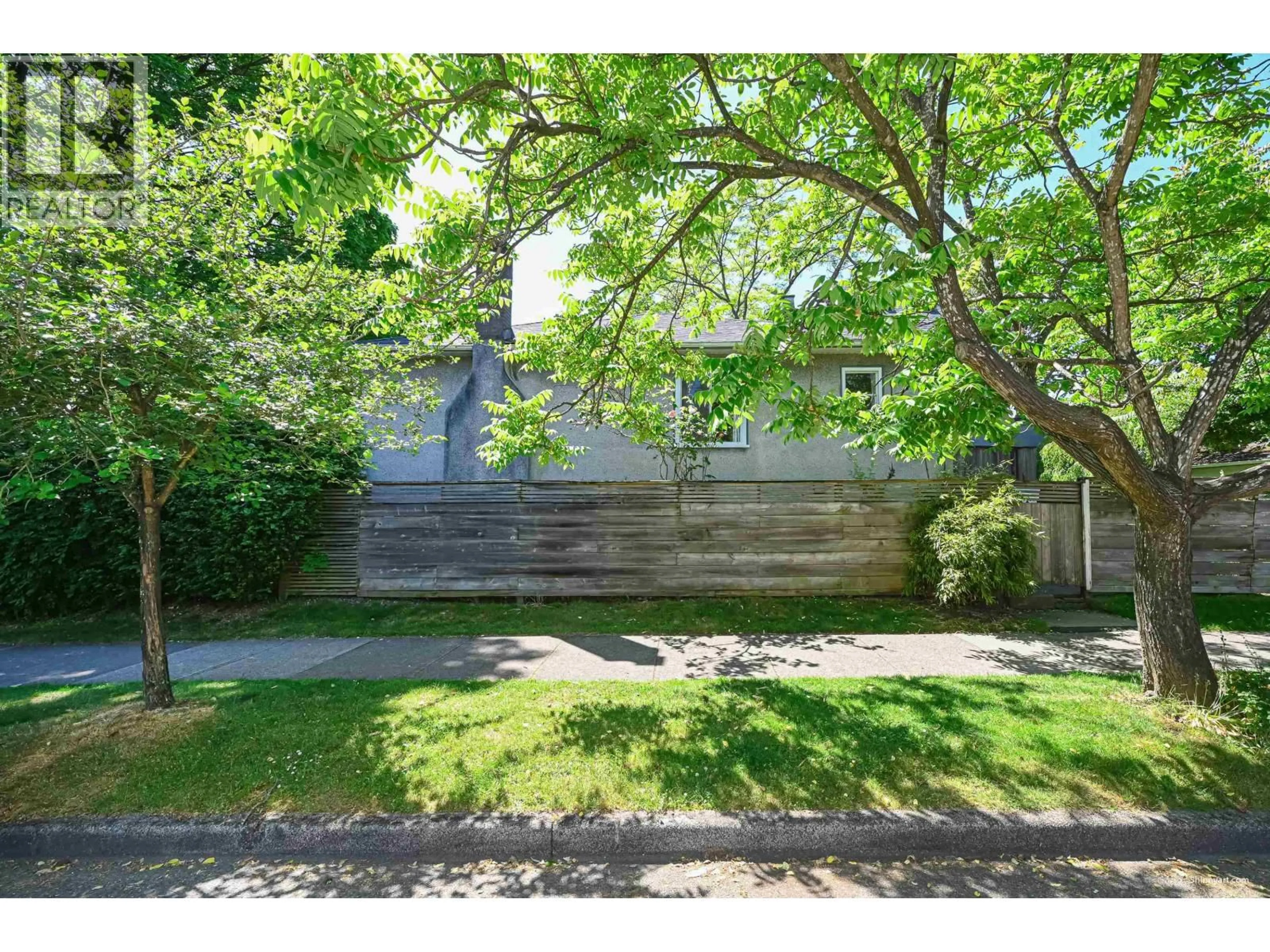 Shed for 3305 6TH AVENUE, Vancouver British Columbia V6R1T2