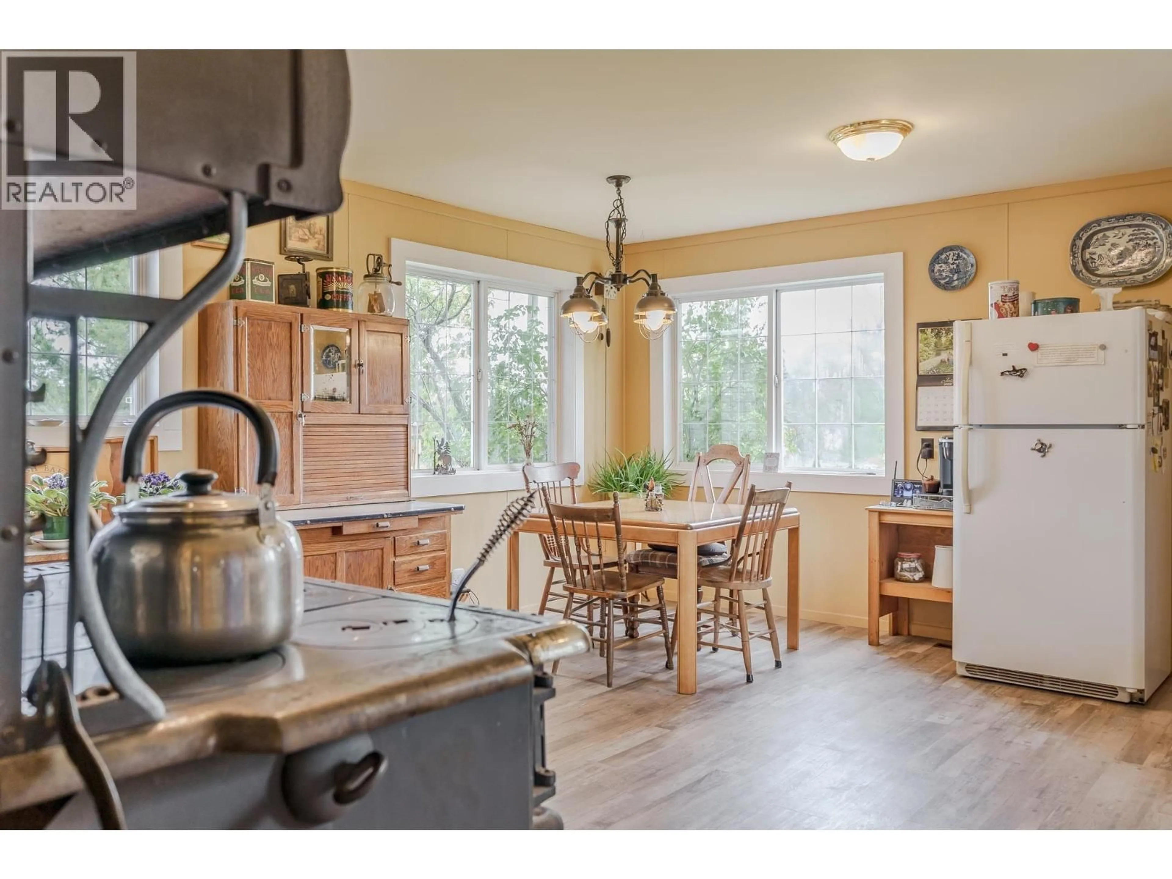 Open concept kitchen, unknown for 7140 JUDSON ROAD, Lone Butte British Columbia V0K1X2