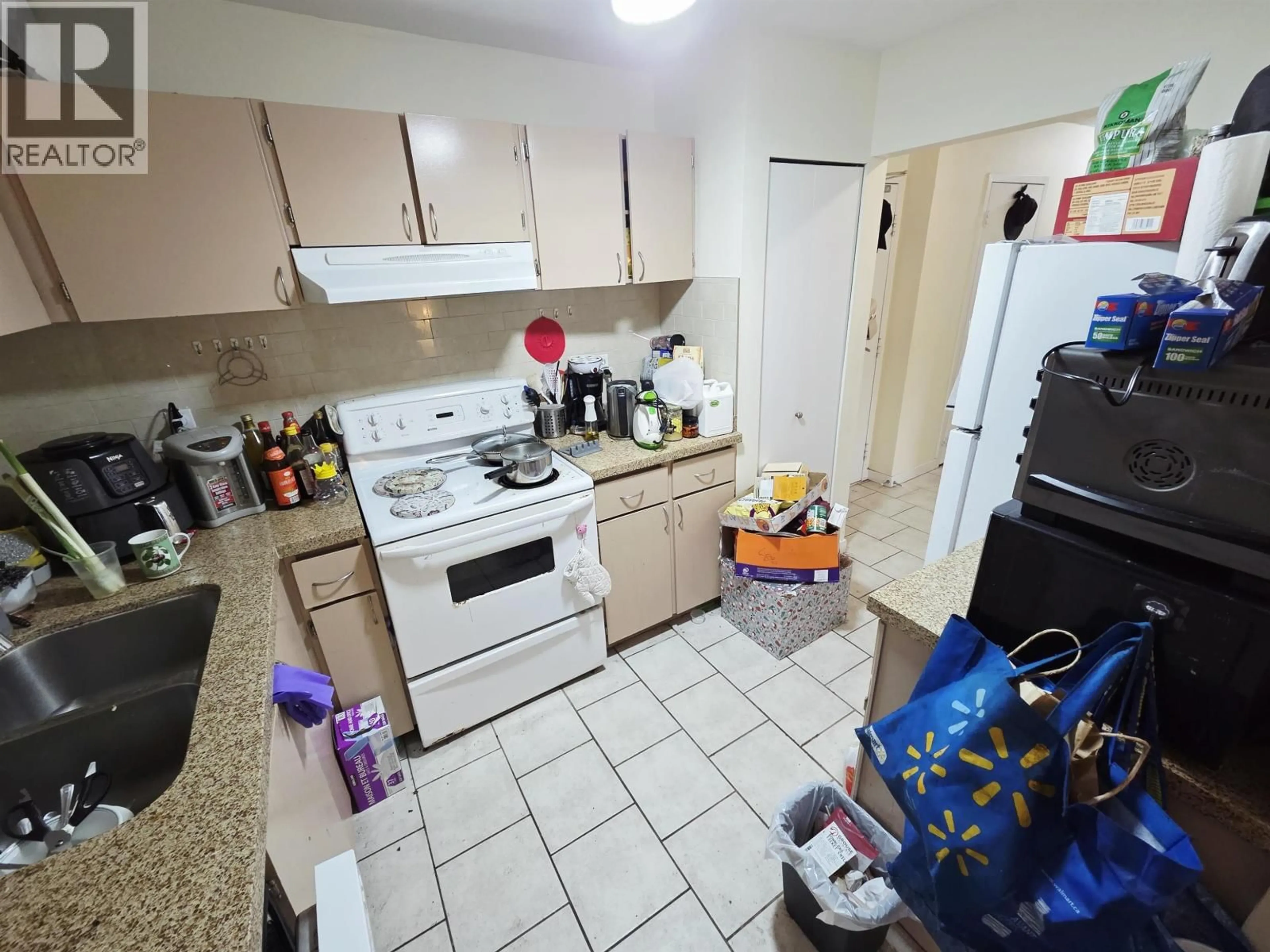 Standard kitchen, unknown for 123 - 8700 ACKROYD ROAD, Richmond British Columbia V6X3G2