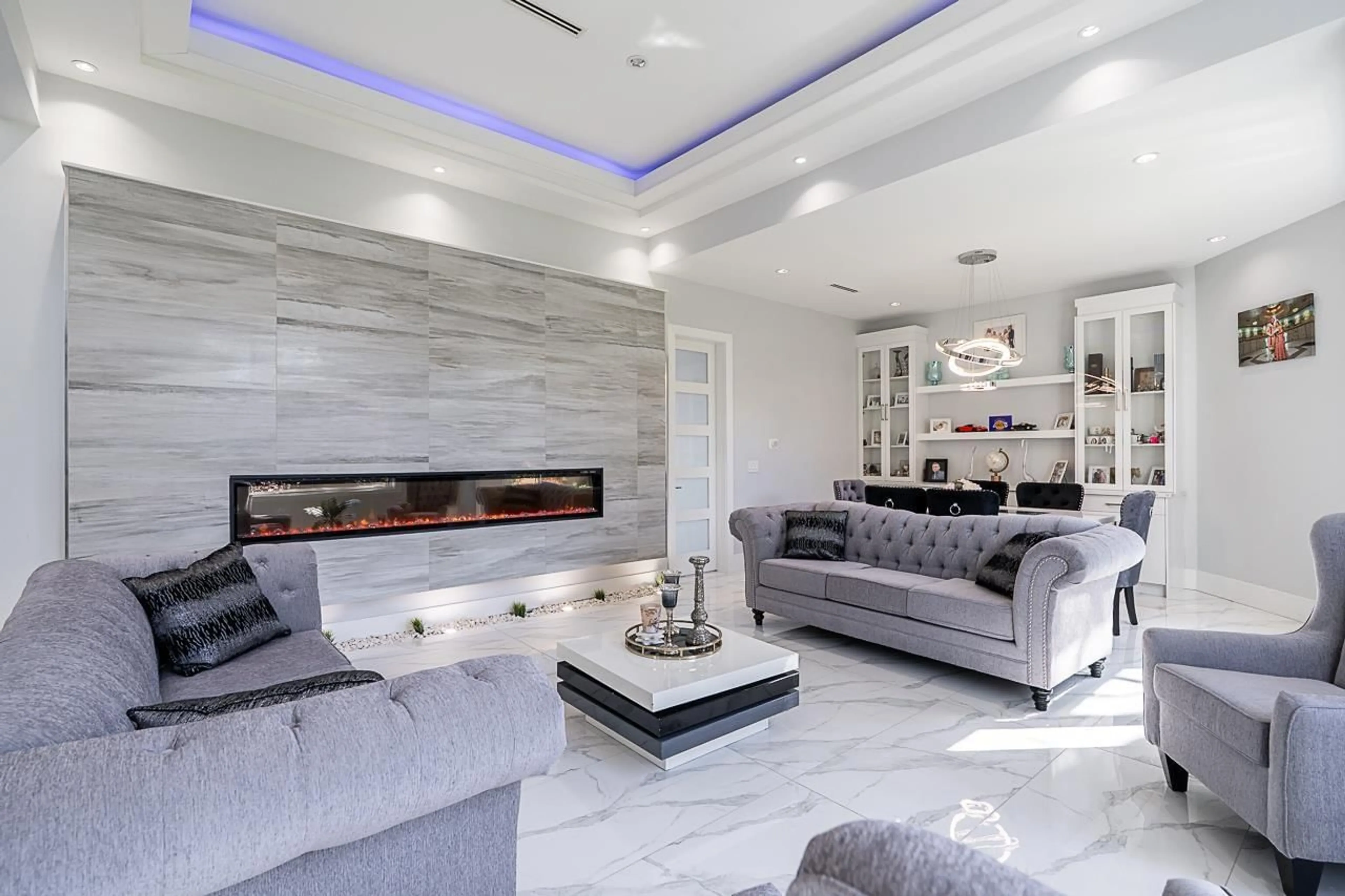 Living room with furniture, ceramic/tile floor for 10196 142A STREET, Surrey British Columbia V3T4Z7
