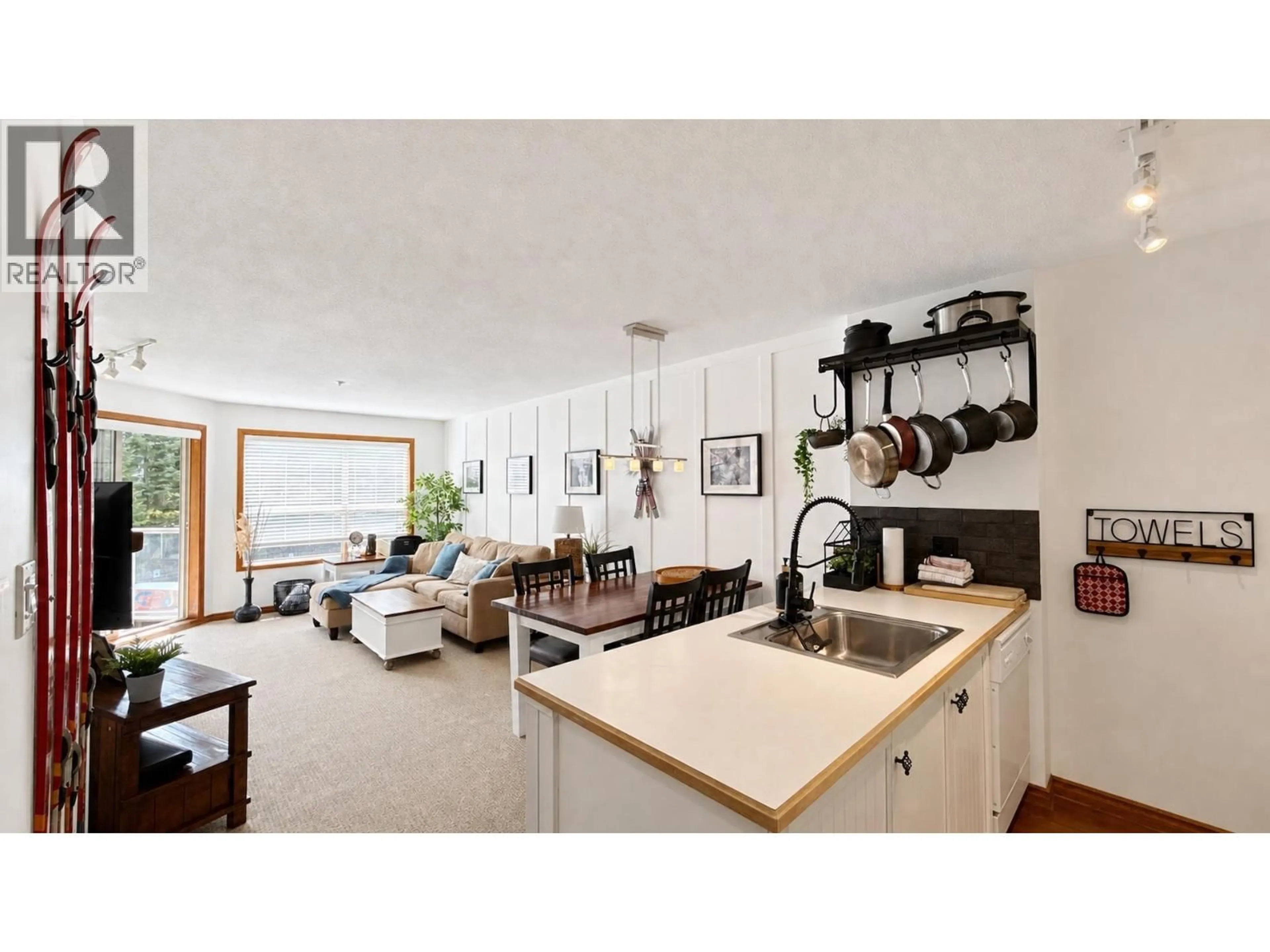 Open concept kitchen, unknown for 334 - 4800 SPEARHEAD DRIVE, Whistler British Columbia V8E1G1
