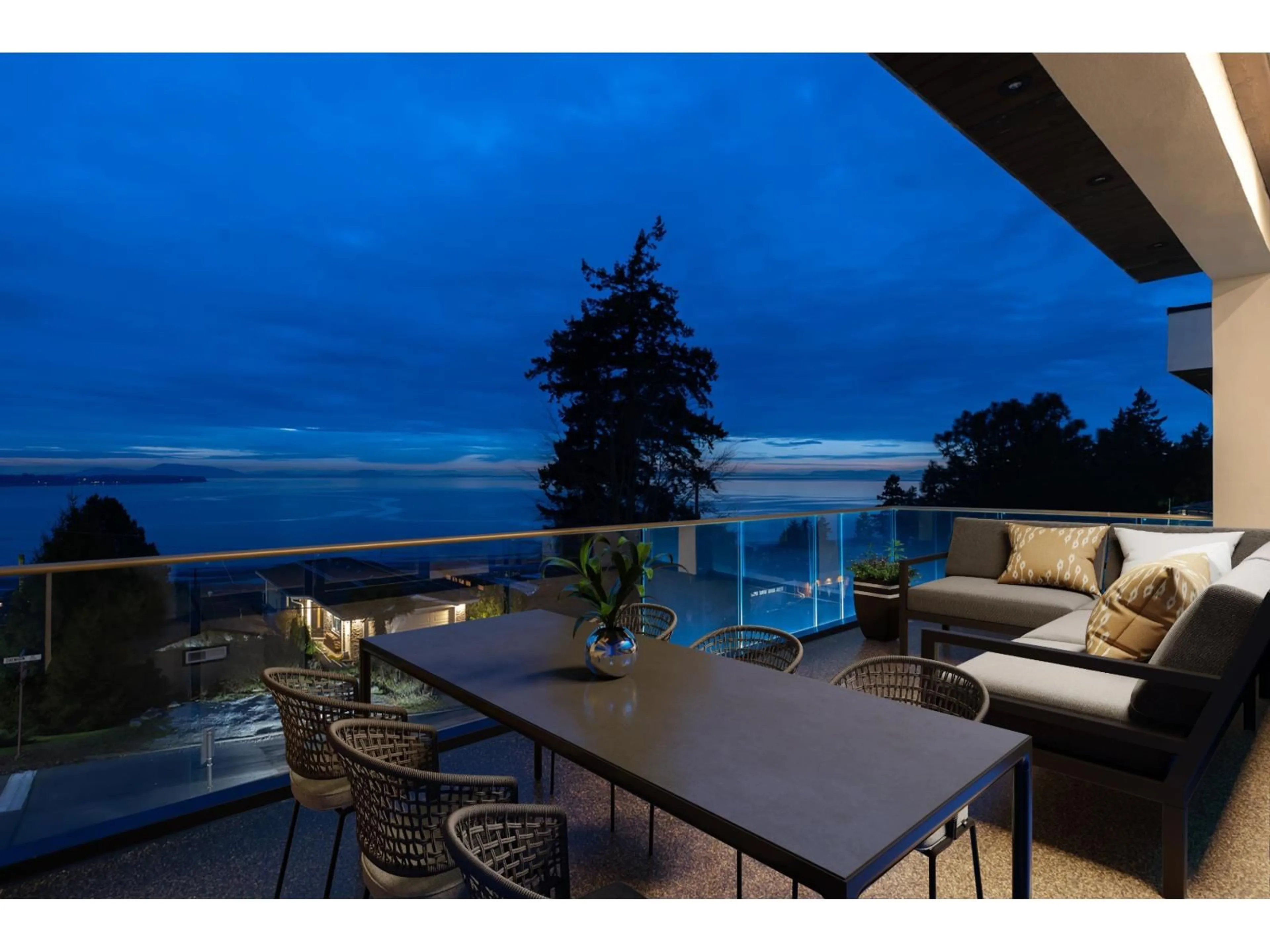 Patio, water/lake/river/ocean view for 14799 OXENHAM AVENUE, White Rock British Columbia V4B2H8