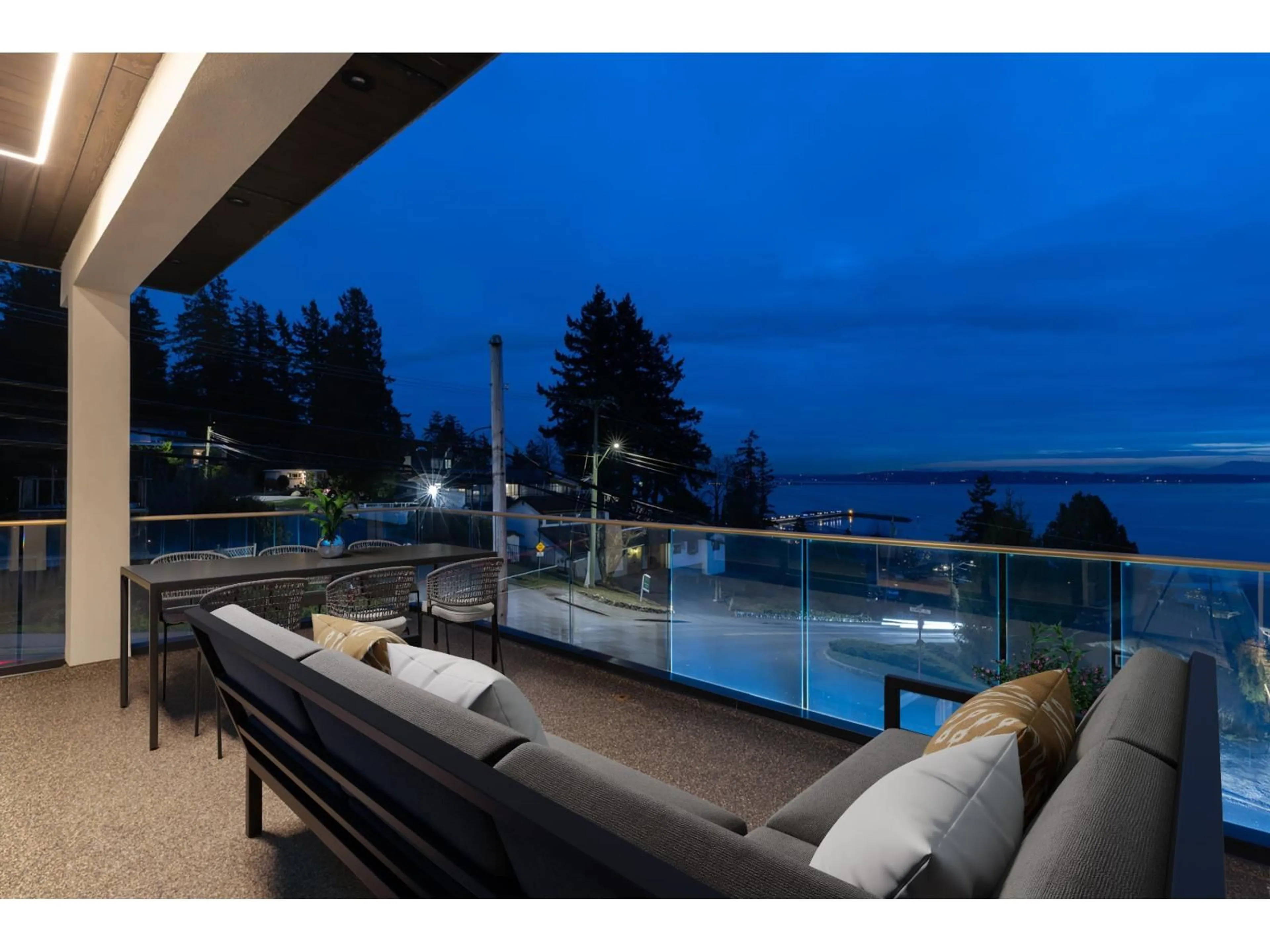 Patio, water/lake/river/ocean view for 14799 OXENHAM AVENUE, White Rock British Columbia V4B2H8