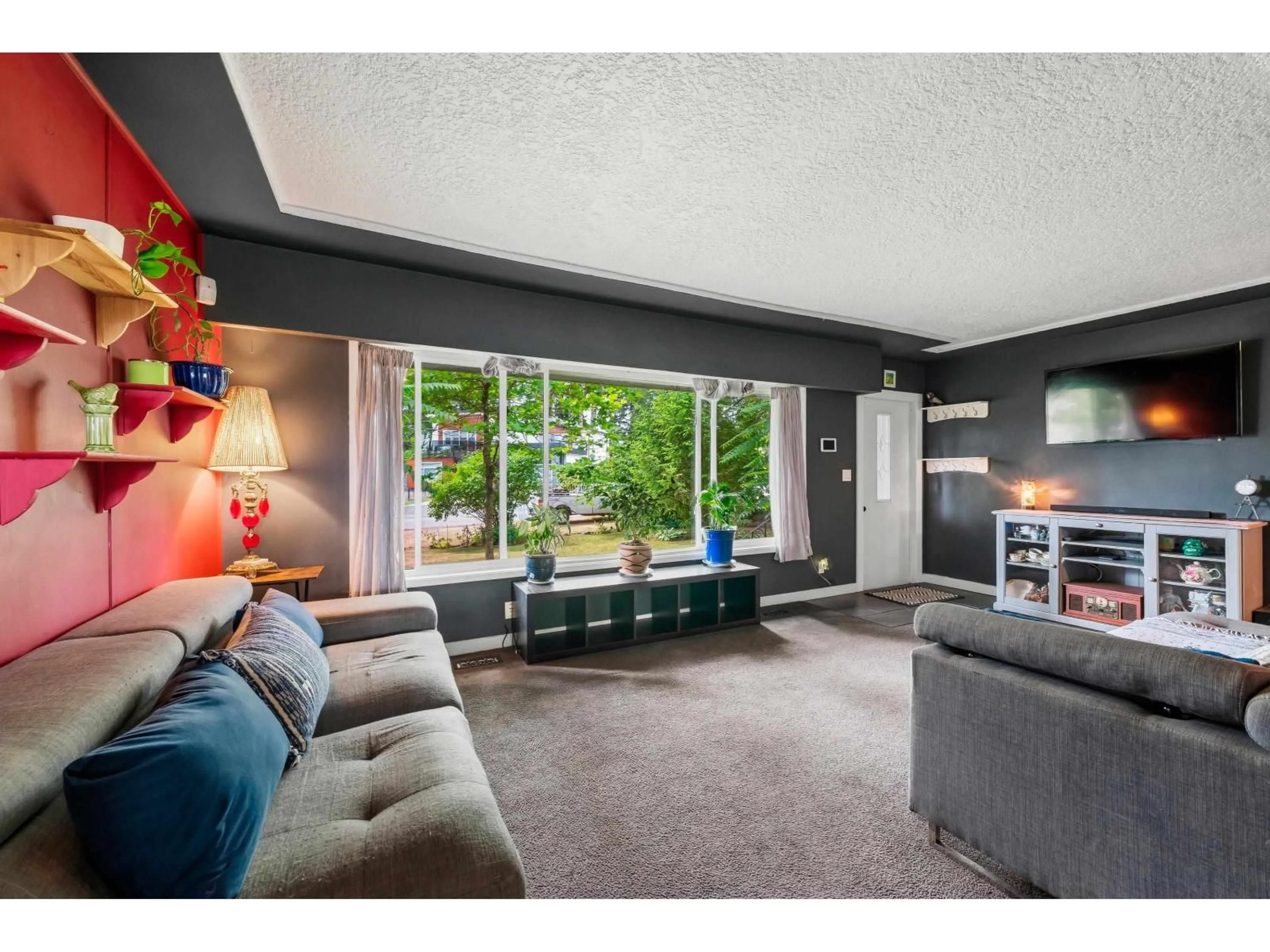 Living room with furniture, unknown for 14073 ANTRIM ROAD, Surrey British Columbia V3R5H8