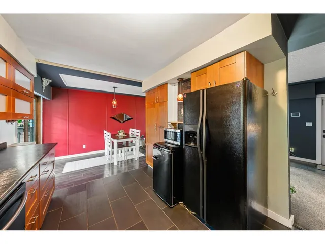 14073 ANTRIM ROAD, Surrey 5