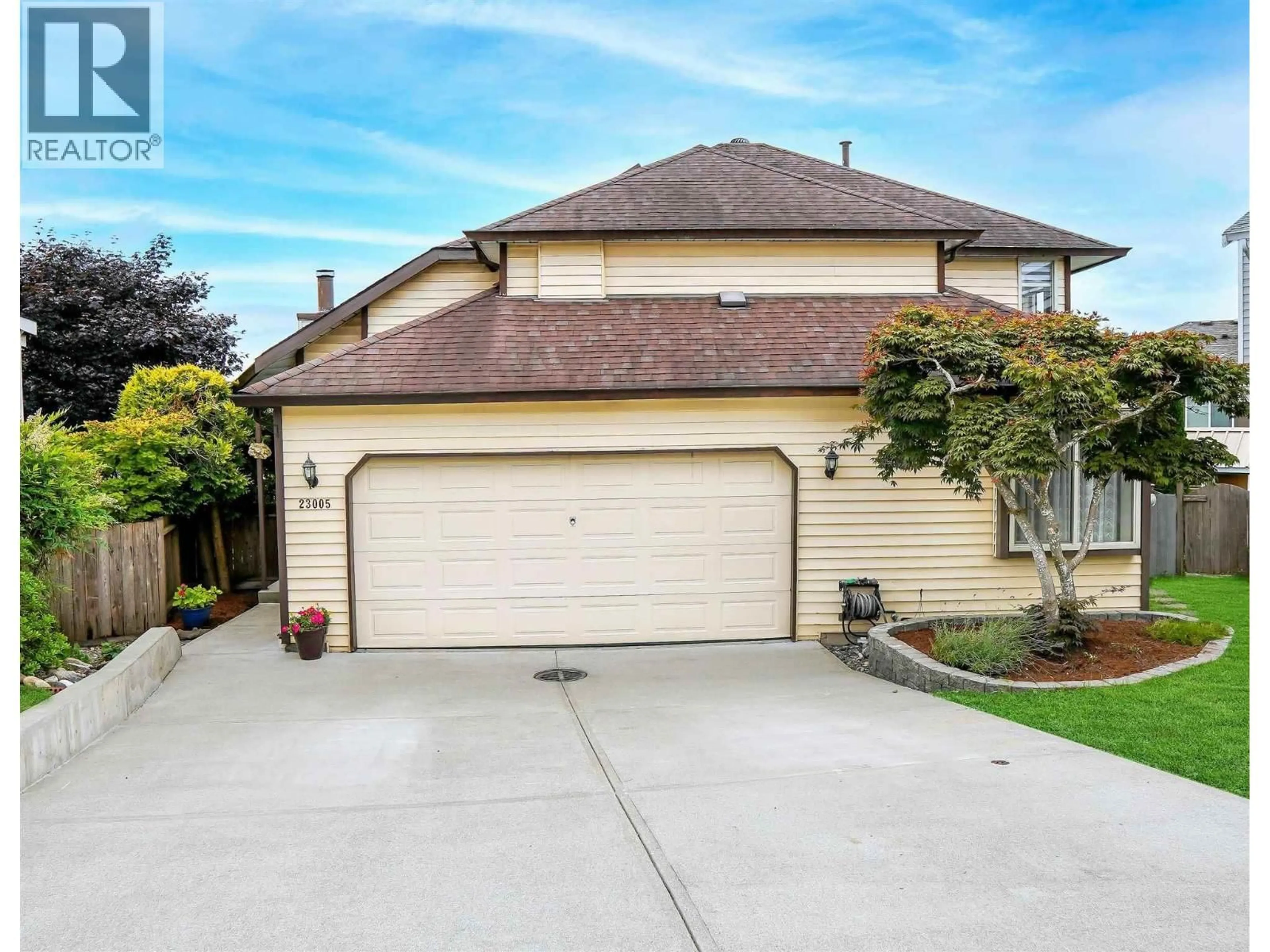 Home with vinyl exterior material, street for 23005 OLUND CRESCENT, Maple Ridge British Columbia V2X9L3
