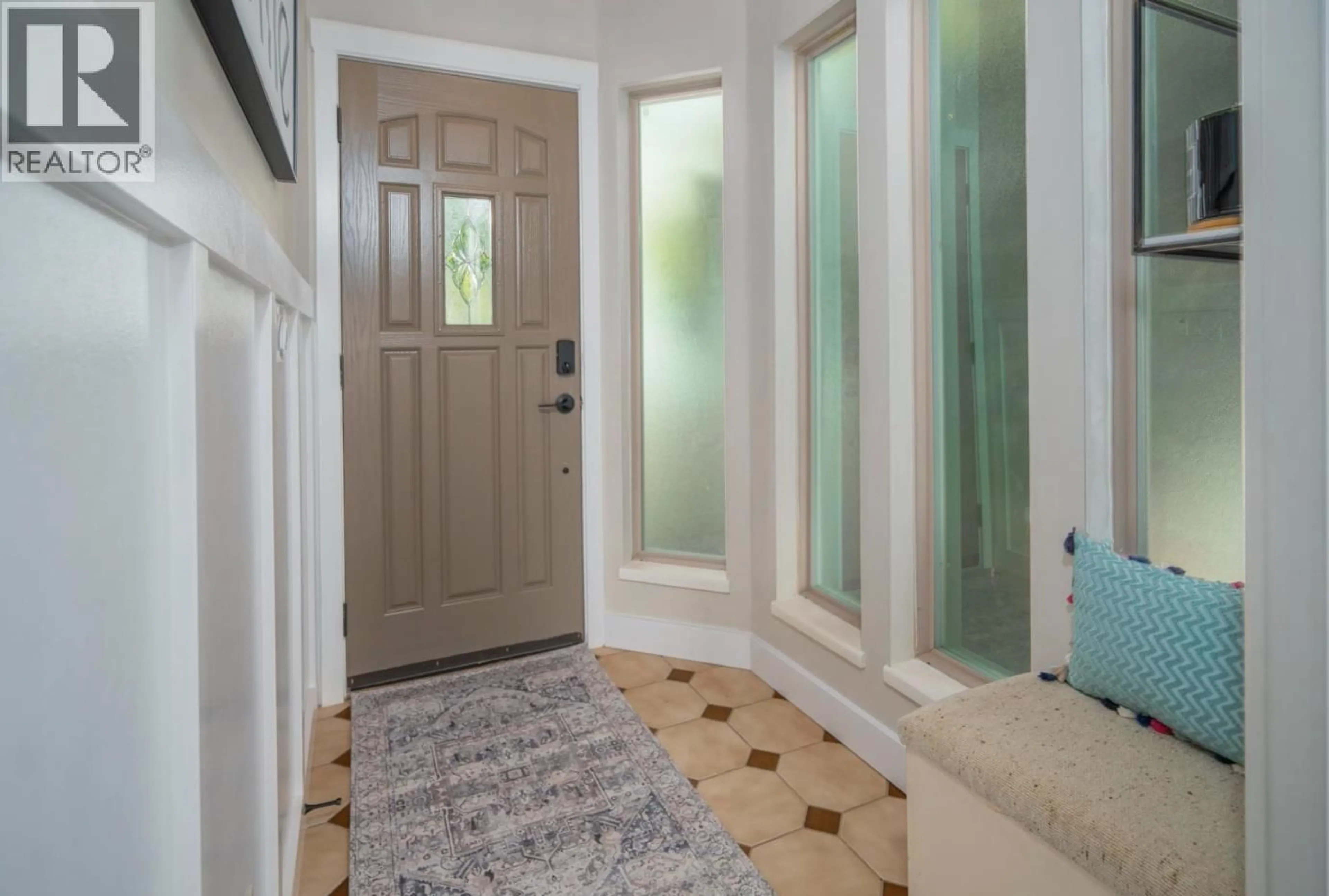 Indoor entryway for 23005 OLUND CRESCENT, Maple Ridge British Columbia V2X9L3