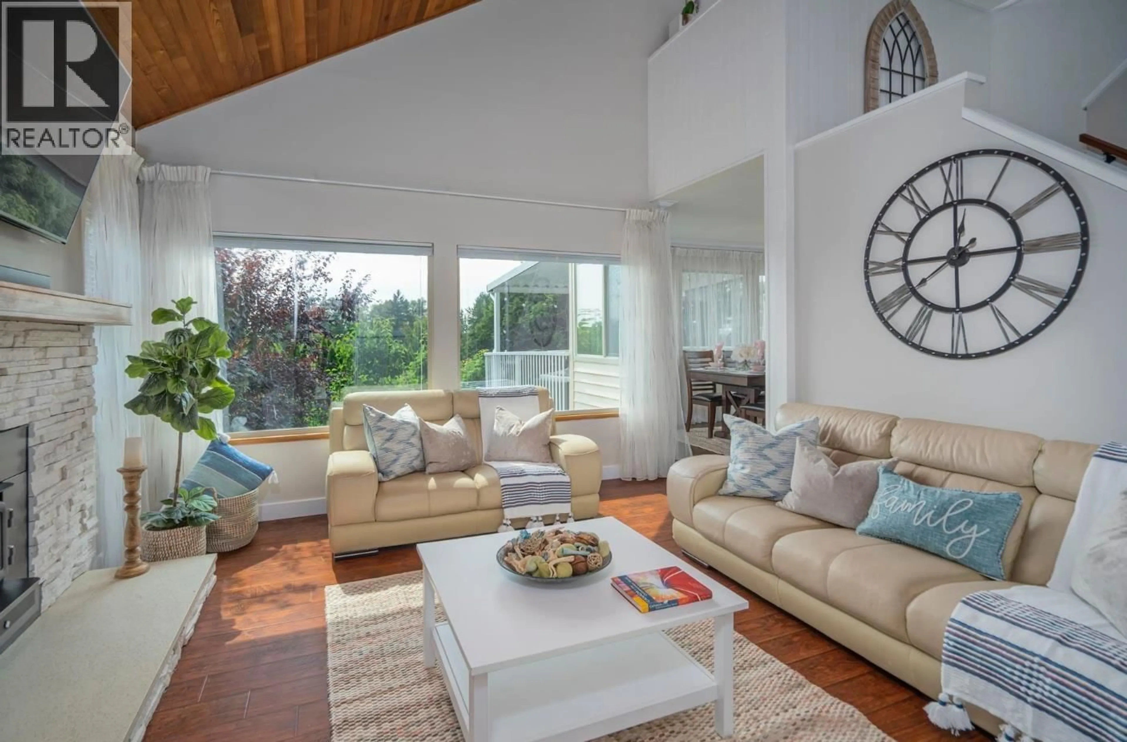 Living room with furniture, unknown for 23005 OLUND CRESCENT, Maple Ridge British Columbia V2X9L3