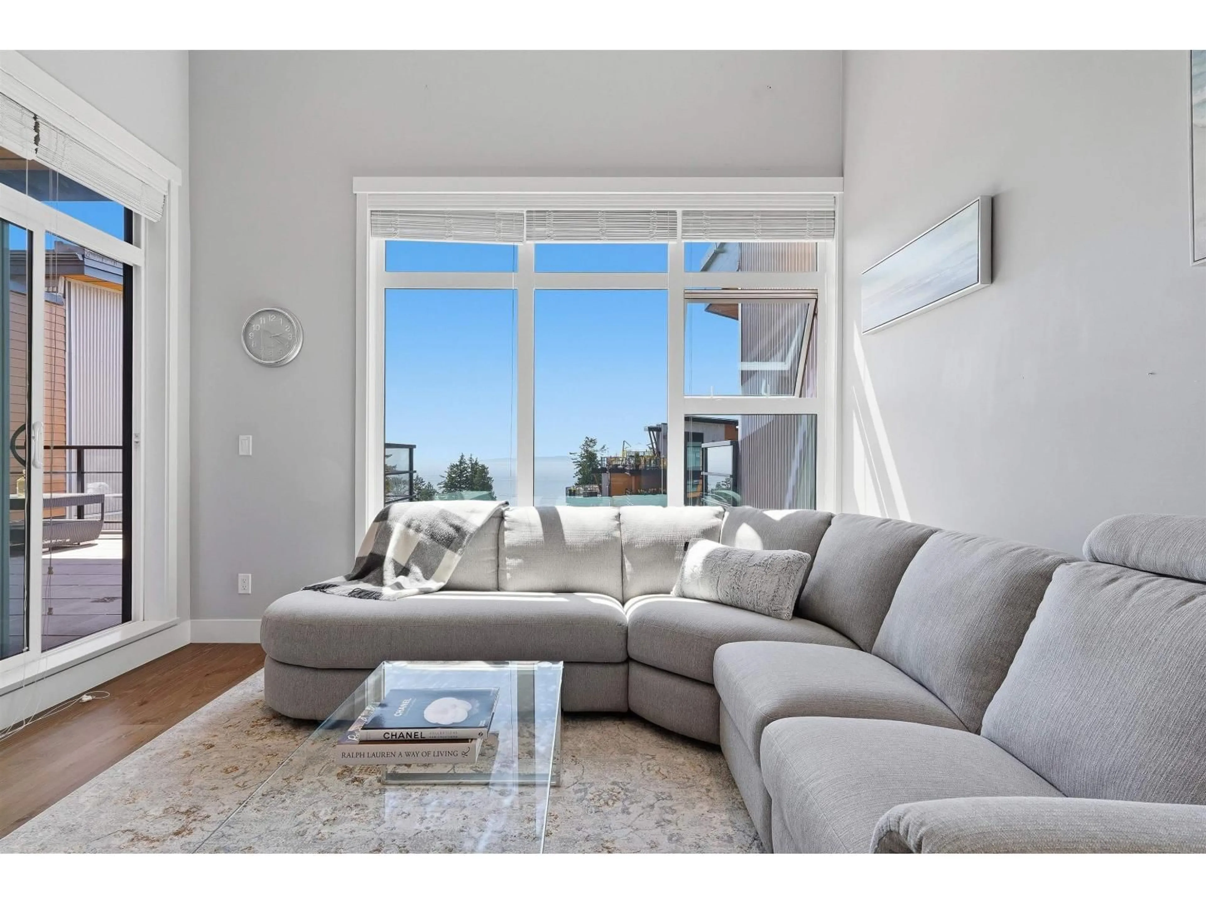 Living room with furniture, unknown for PH512 - 14855 THRIFT AVENUE, White Rock British Columbia V4B2J6