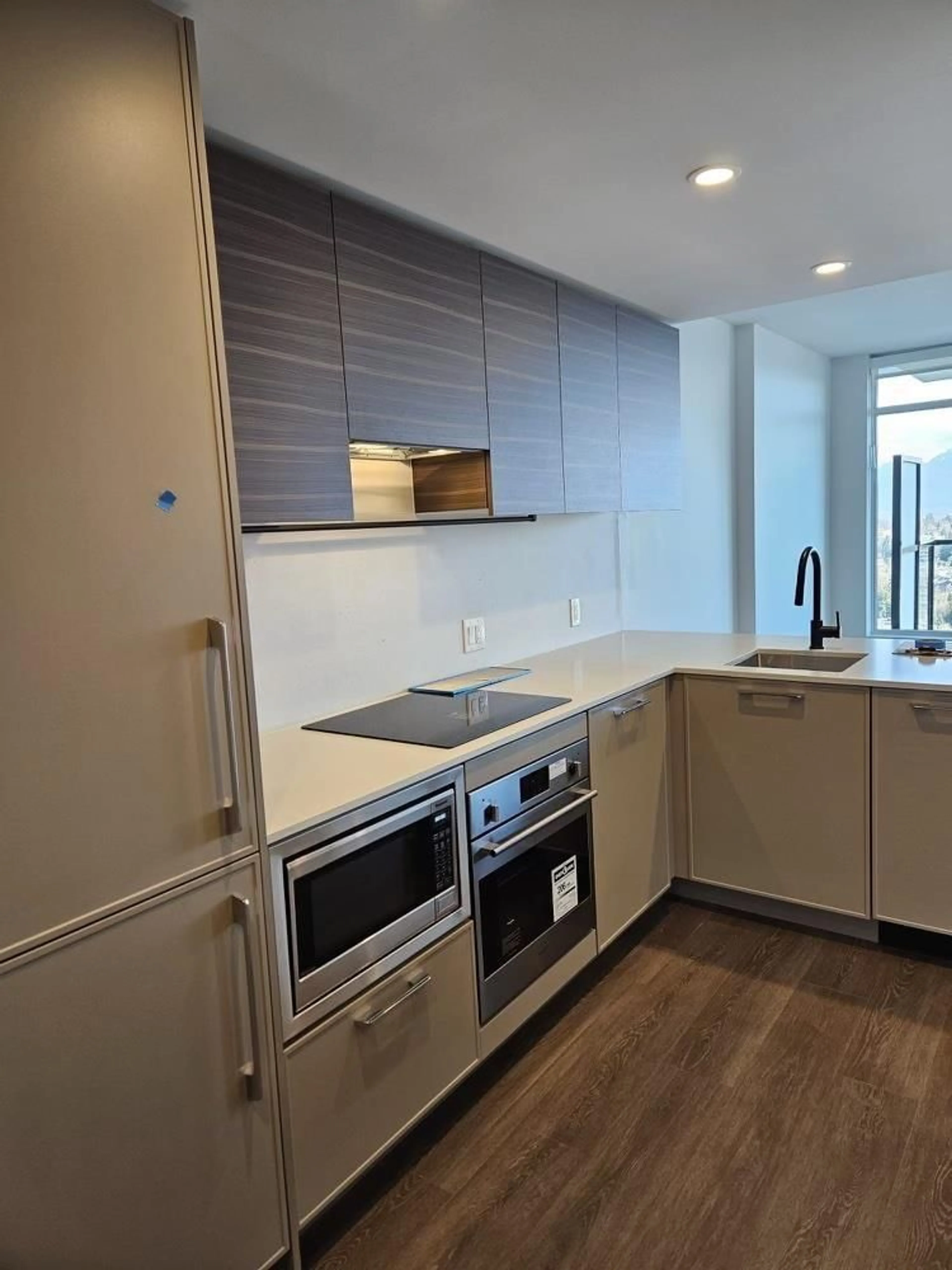 Standard kitchen, unknown for 3407 - 13725 GEORGE JUNCTION, Surrey British Columbia V3T4Y3