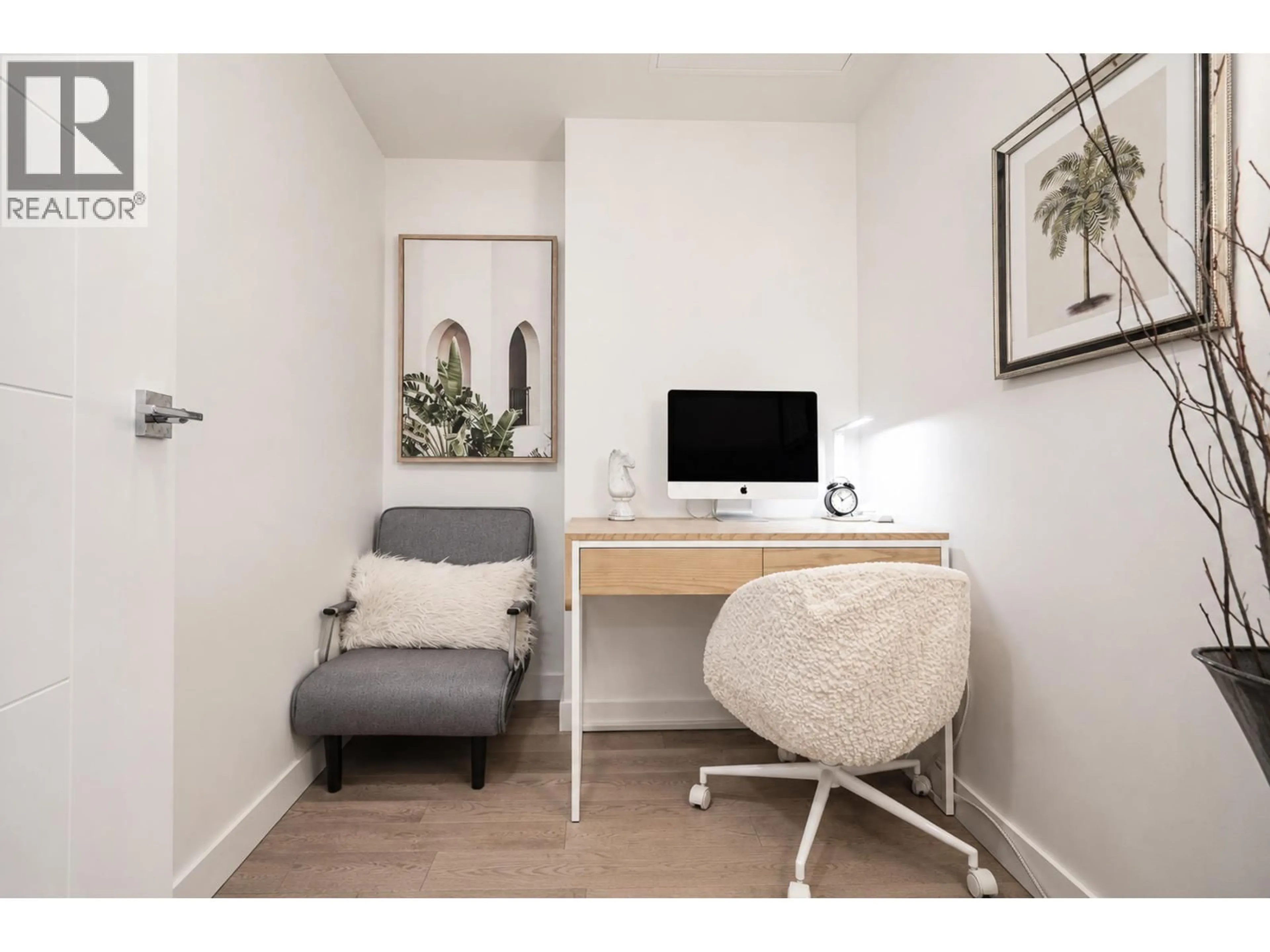 A pic of a room for 304 - 4963 CAMBIE STREET, Vancouver British Columbia V5Z0H5