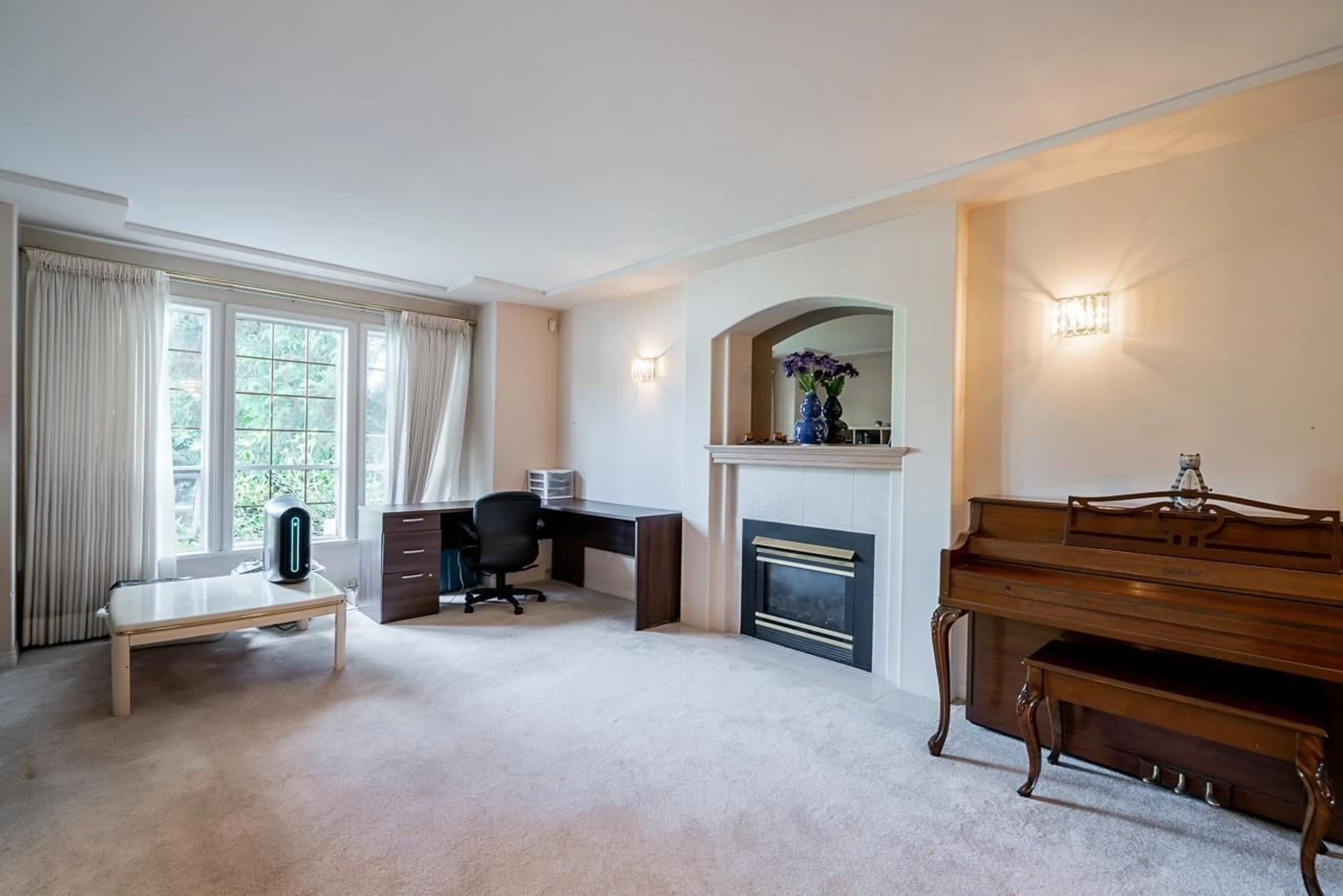 Living room with furniture, carpet floor for 16355 108A AVENUE, Surrey British Columbia V4N1N8