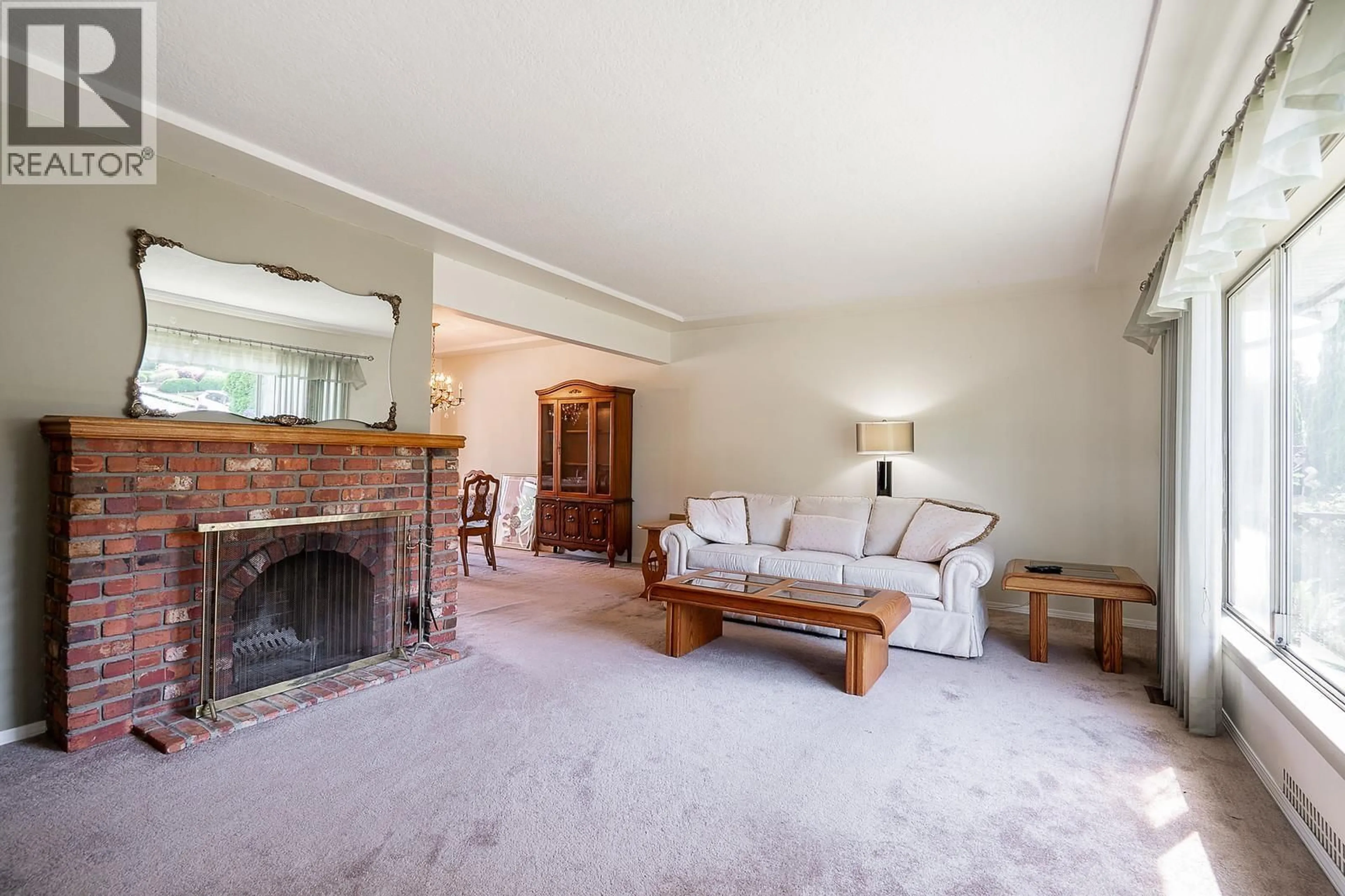 Living room with furniture, carpet floor for 240 EIGHTH AVENUE, New Westminster British Columbia V3L4K2