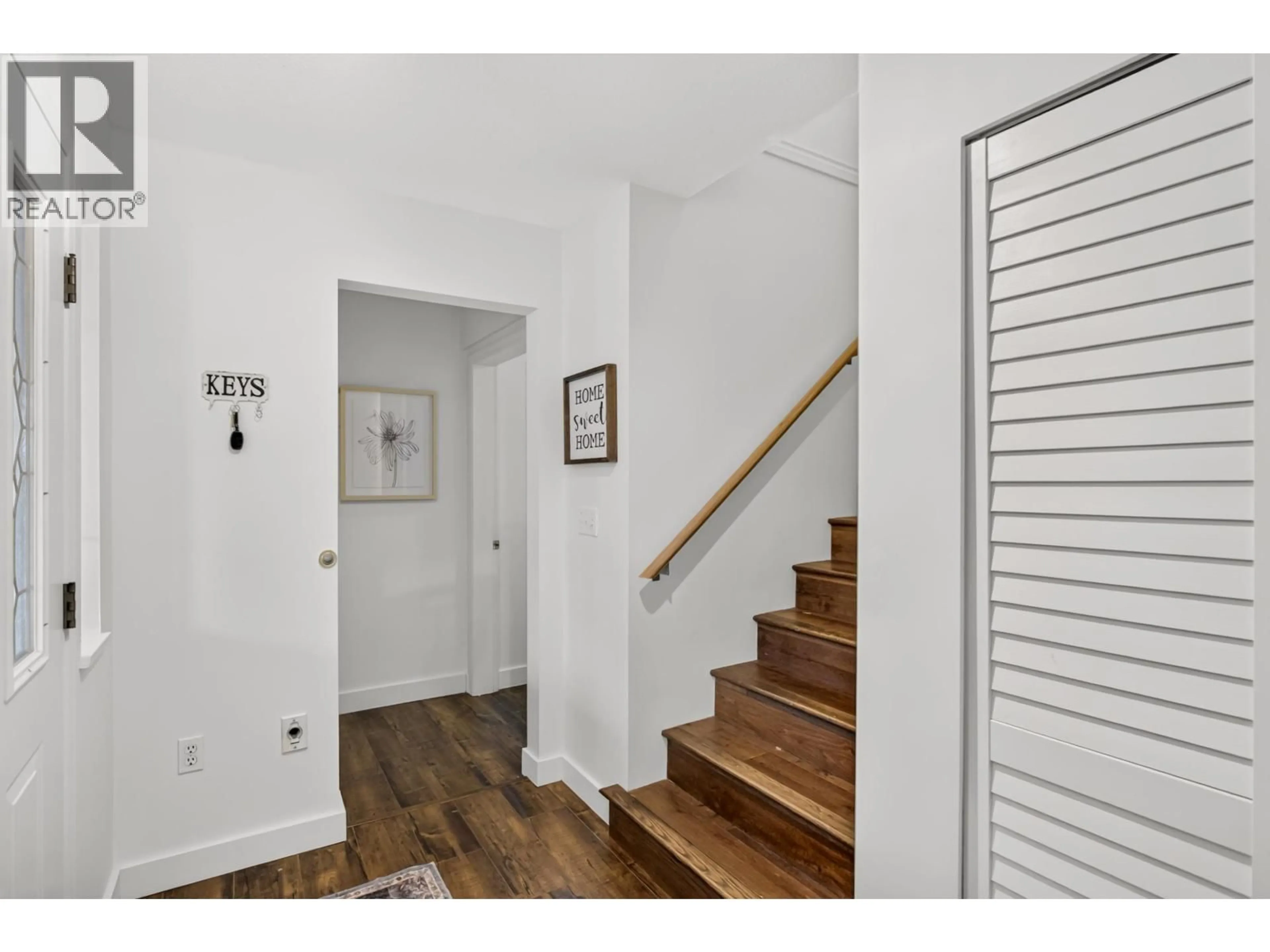Indoor entryway for 23555 108 AVENUE, Maple Ridge British Columbia V2W1B1