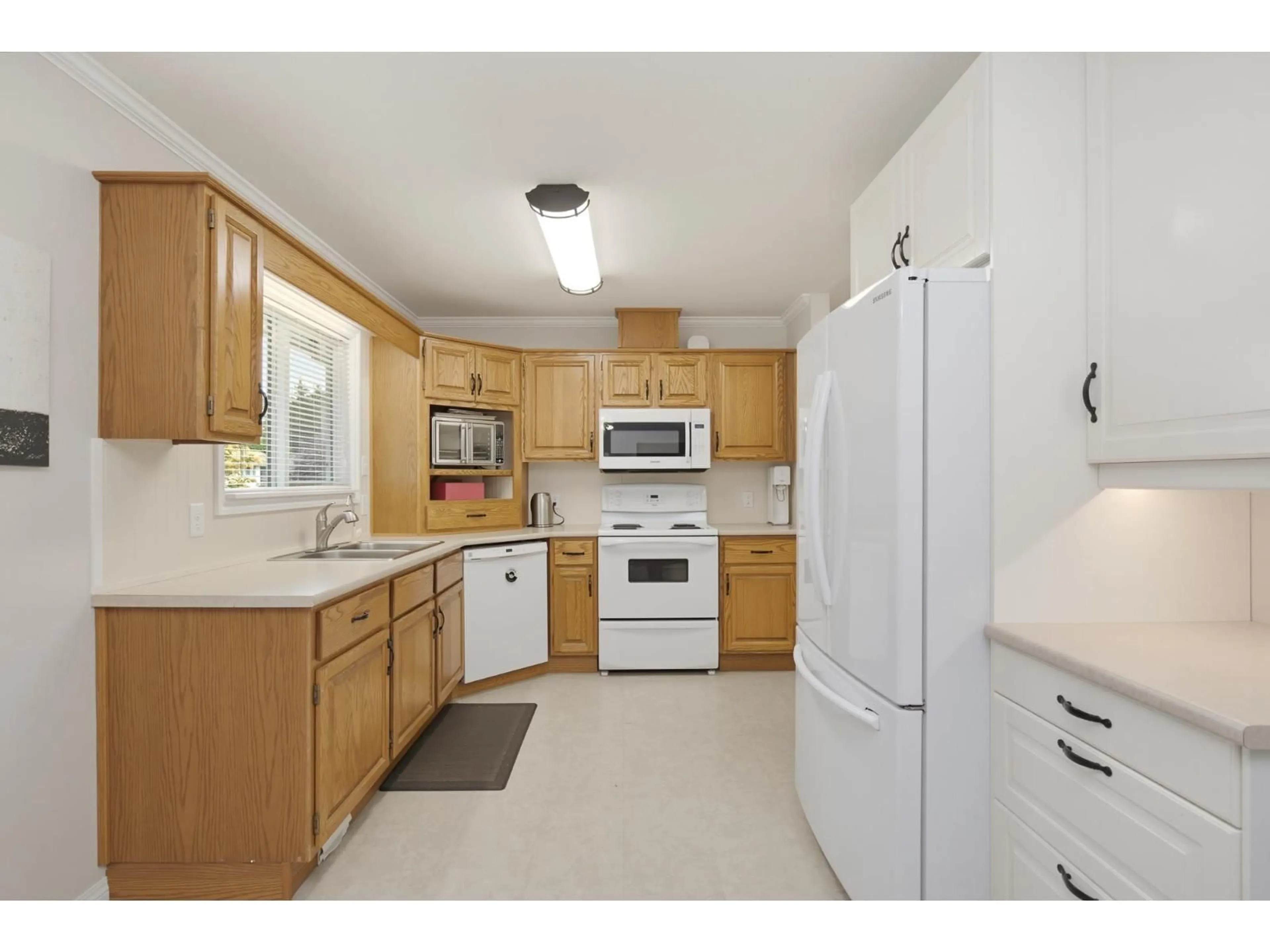 Standard kitchen, unknown for 33122 EDGEWOOD AVENUE, Abbotsford British Columbia V2S8B4