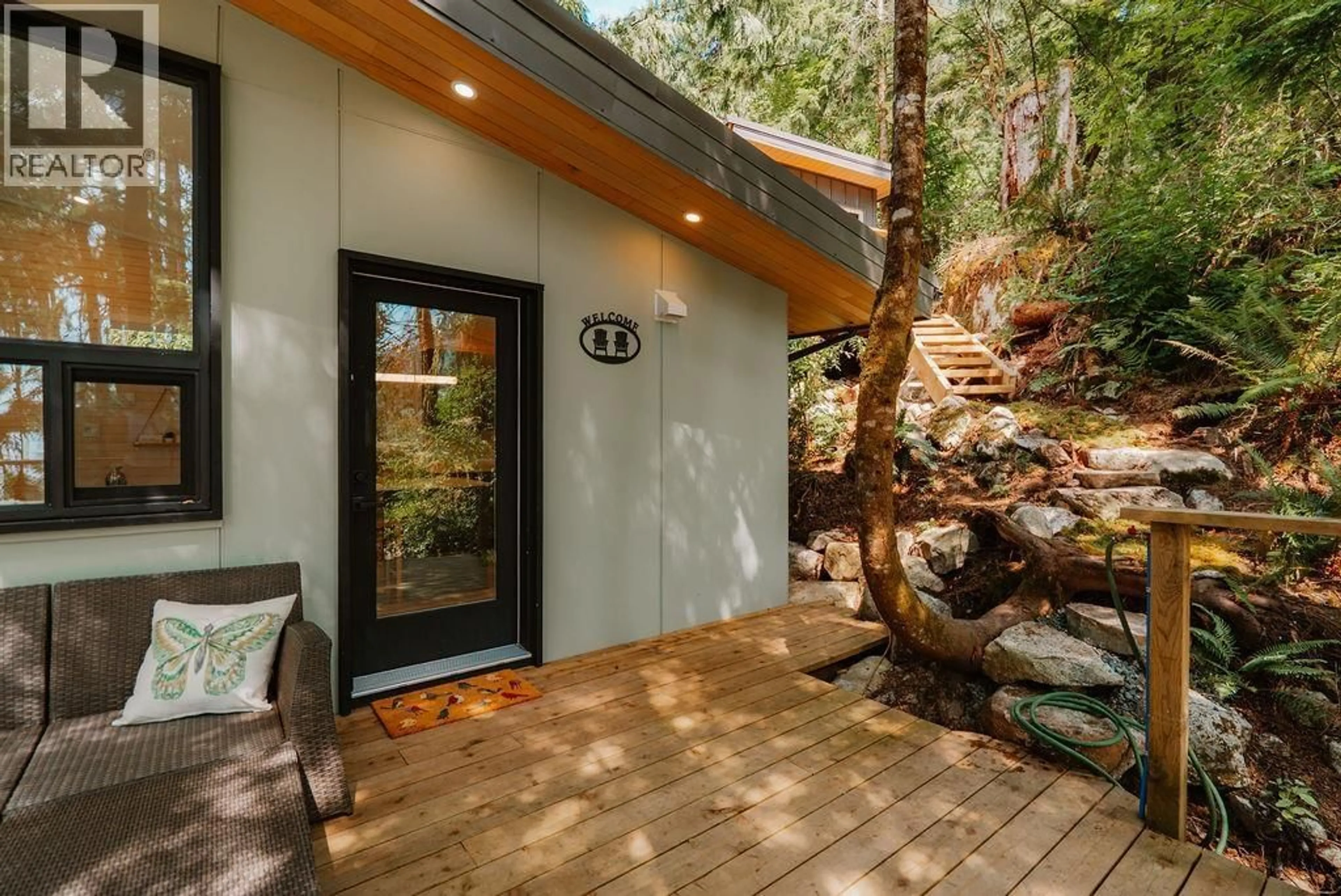 Indoor entryway for 14 CROKER ISLAND, North Vancouver British Columbia V0V0V0