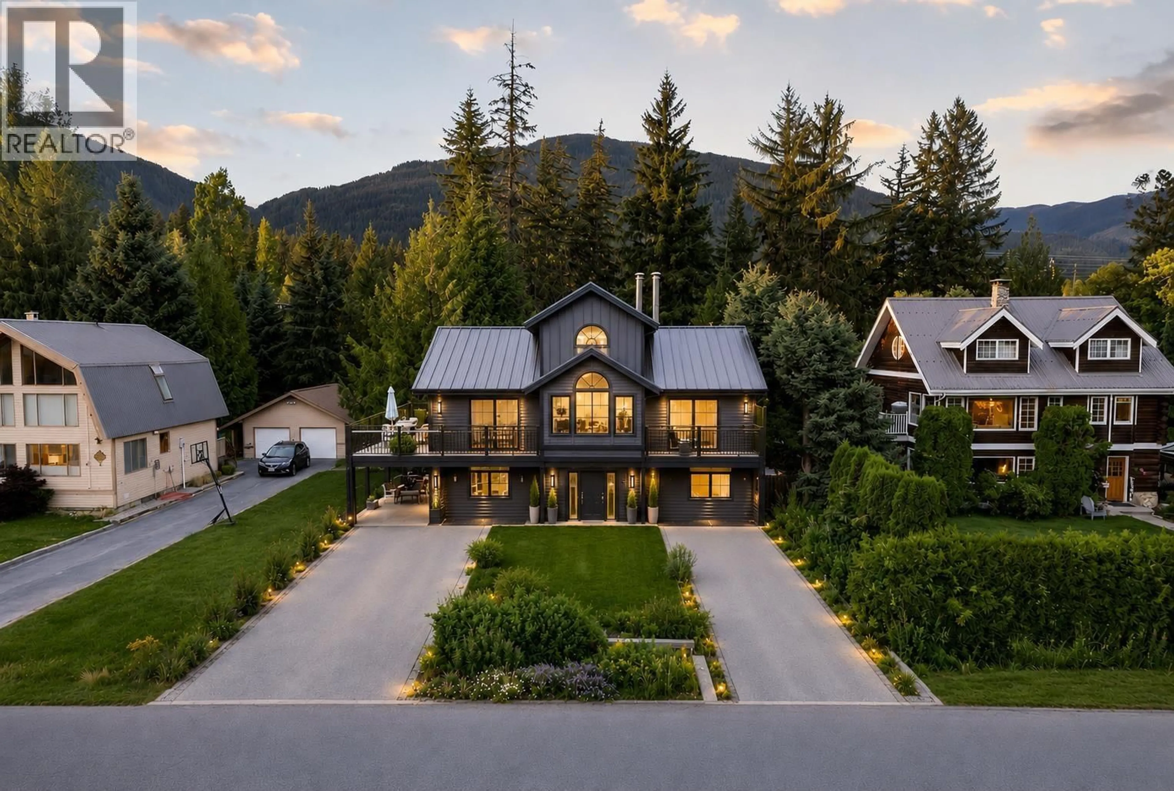 A pic from outside/outdoor area/front of a property/back of a property/a pic from drone, mountain view for 6447 BALSAM WAY, Whistler British Columbia V8E0C5