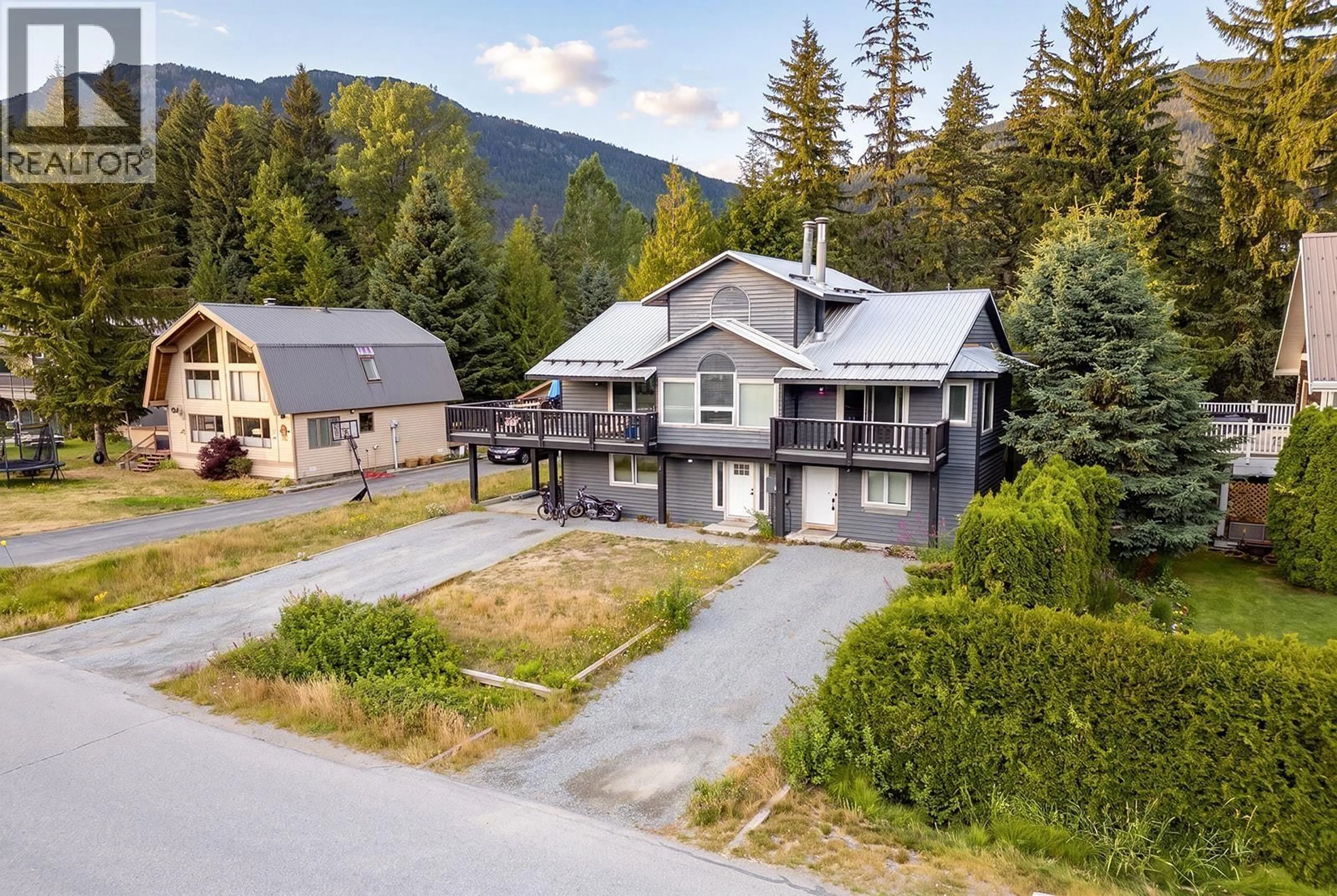 A pic from outside/outdoor area/front of a property/back of a property/a pic from drone, mountain view for 6447 BALSAM WAY, Whistler British Columbia V8E0C5