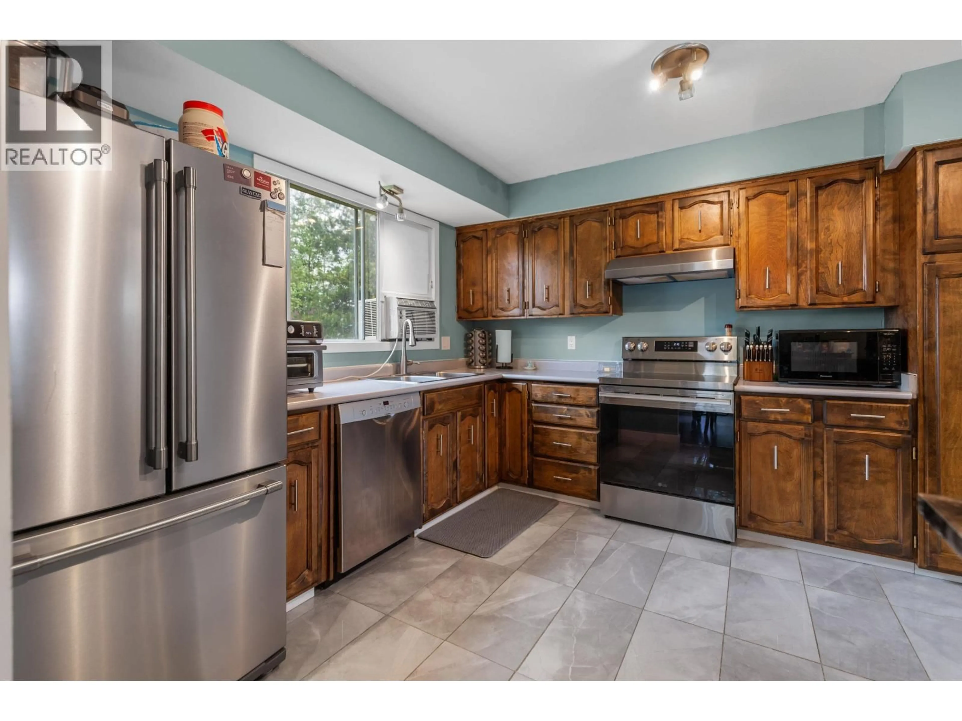 Standard kitchen, ceramic/tile floor for 3127 WALLACE CRESCENT, Prince George British Columbia V2K3V4
