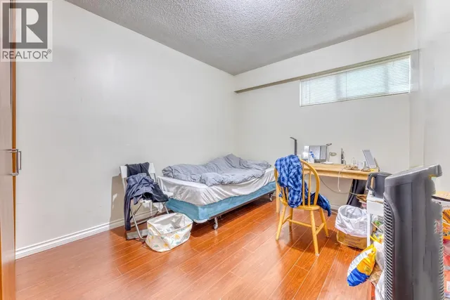 3302 5TH AVENUE, Vancouver 4