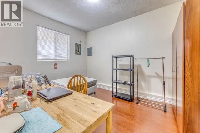 3302 5TH AVENUE, Vancouver 5