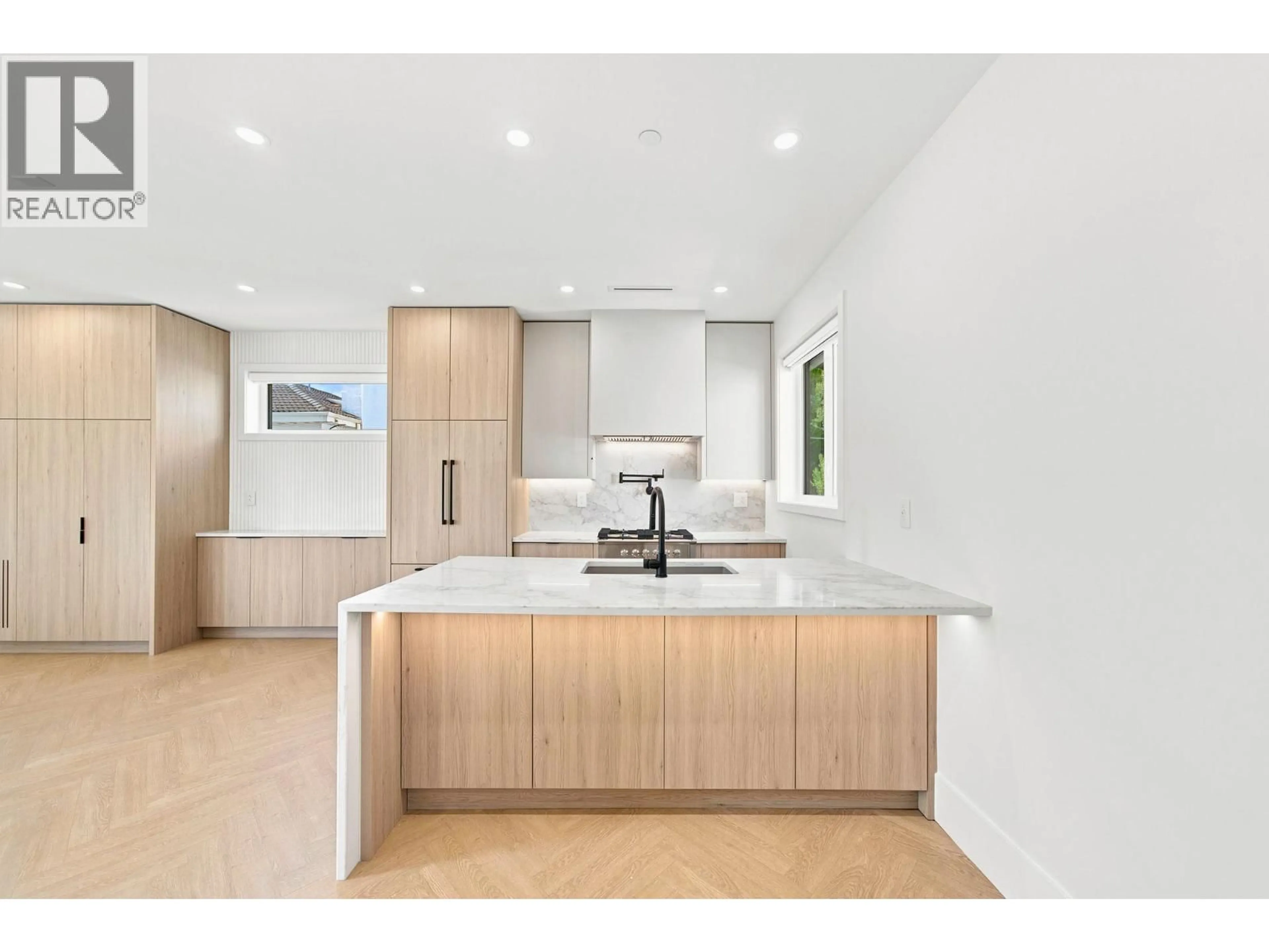 Open concept kitchen, unknown for 3 - 646 E 23RD AVENUE, Vancouver British Columbia V5V1X8